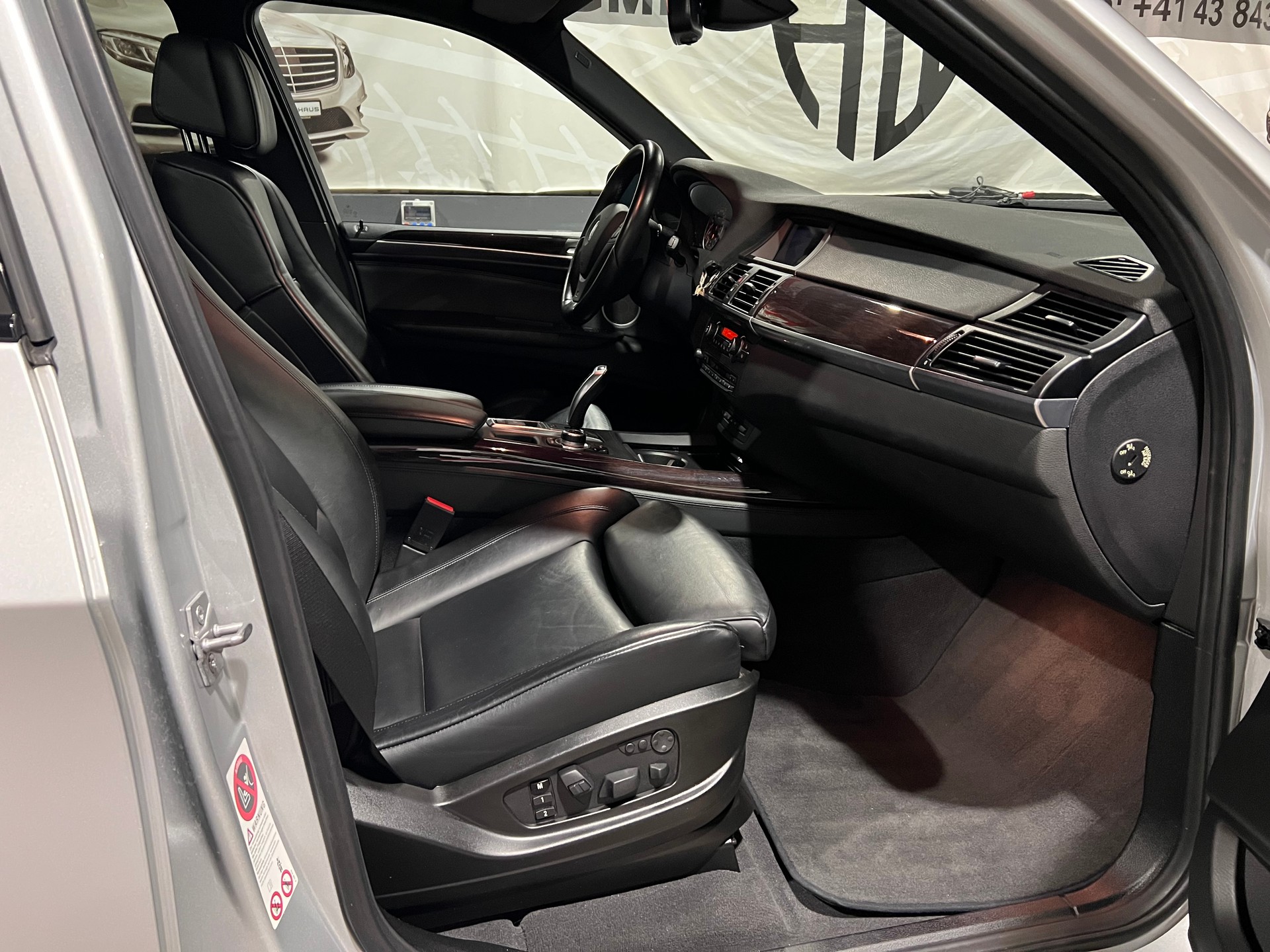 BMW X5 xDrive 50i Steptronic-image-13