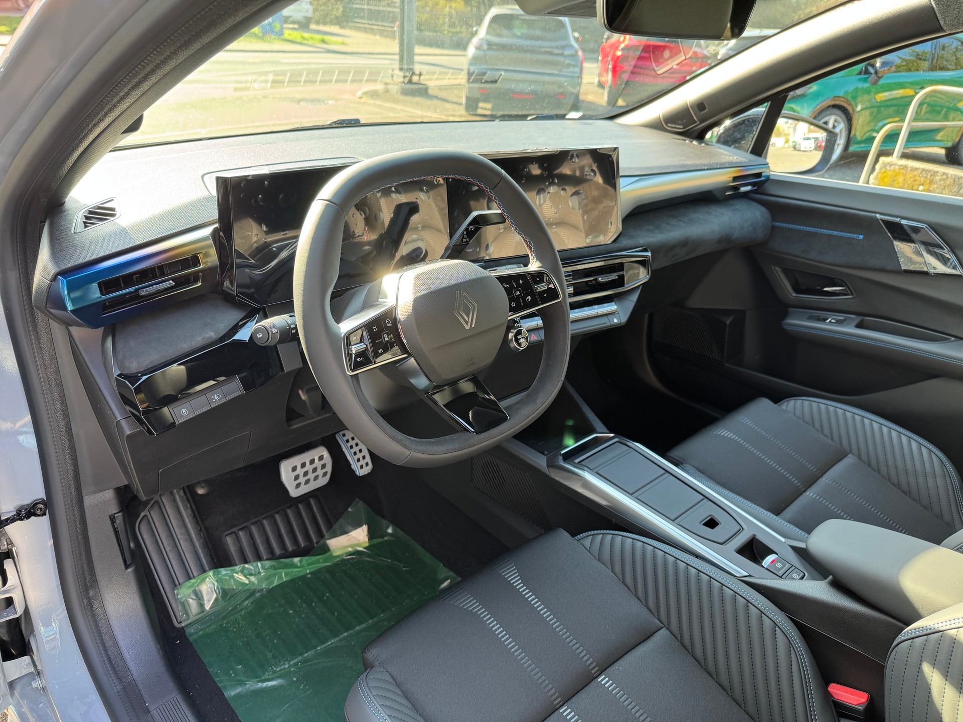 RENAULT Clio 1.8 E-Tech Esprit Alpine-image-12