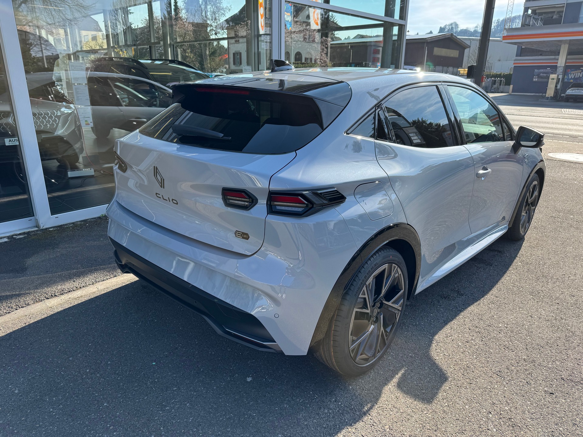RENAULT Clio 1.8 E-Tech Esprit Alpine-image-5