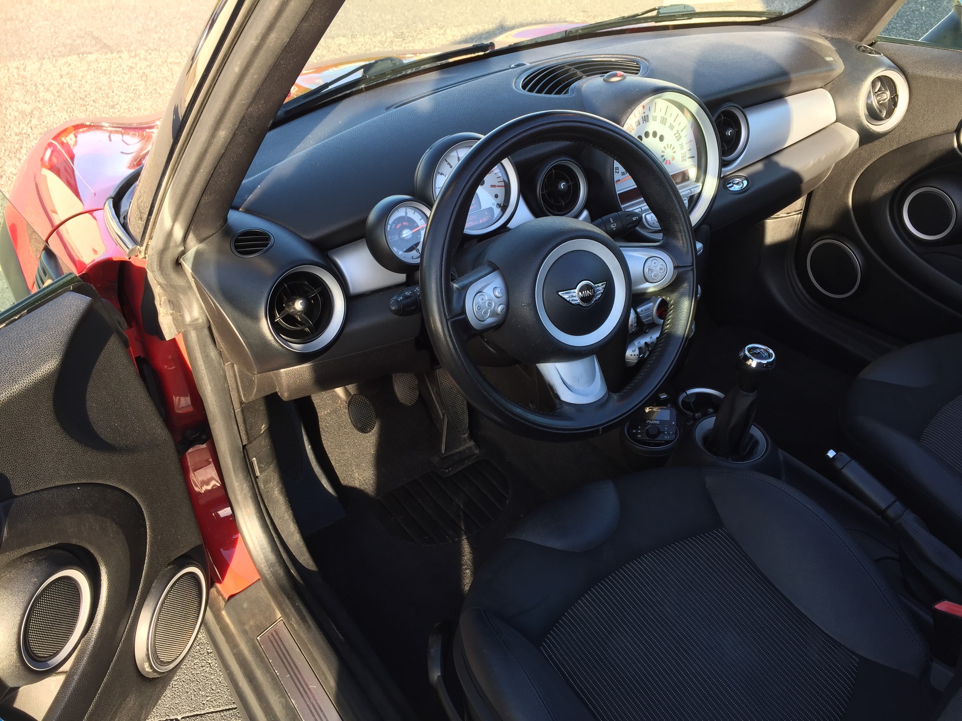 MINI Cooper Cabriolet-image-9