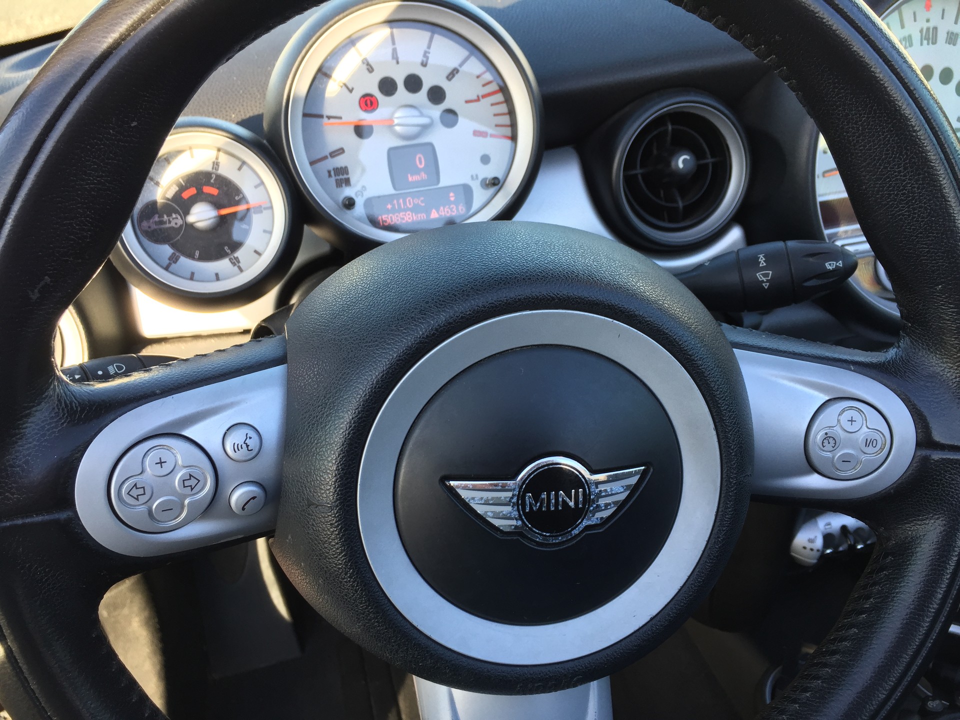 MINI Cooper Cabriolet-image-12