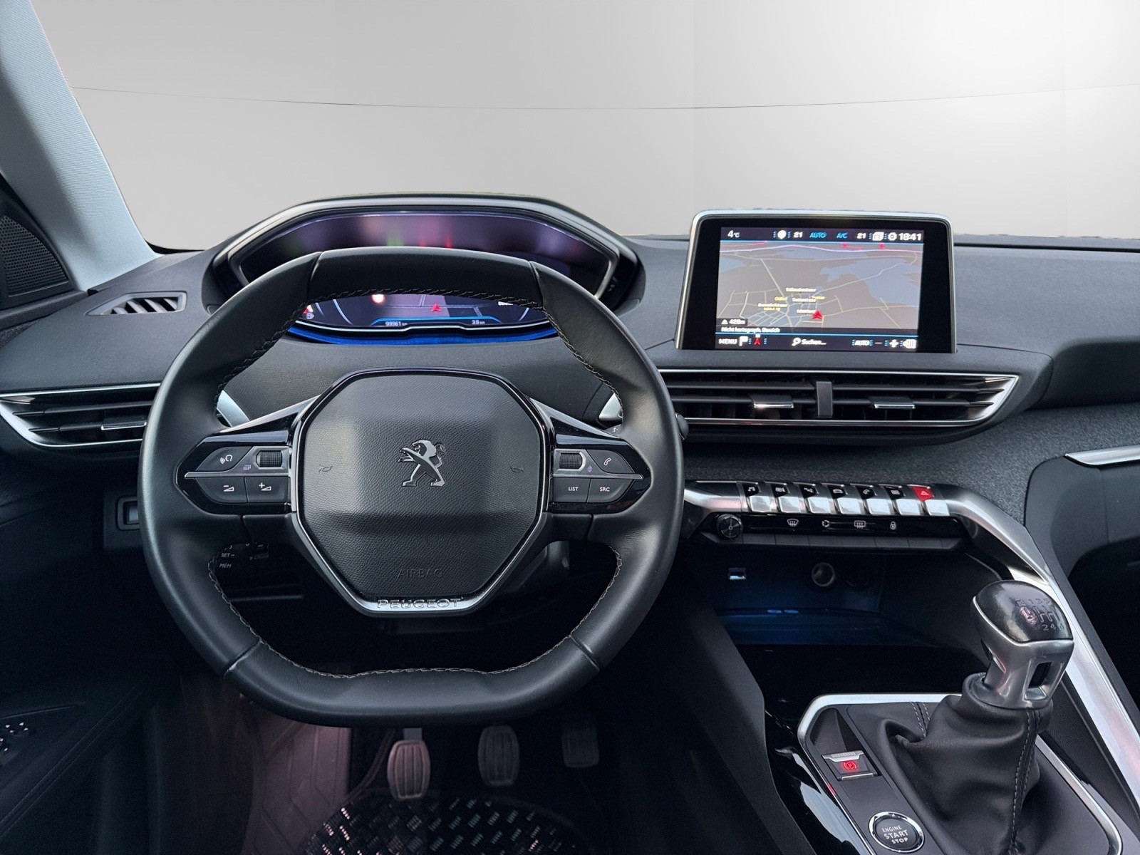 PEUGEOT 3008 1.2 PureTech Active-image-11