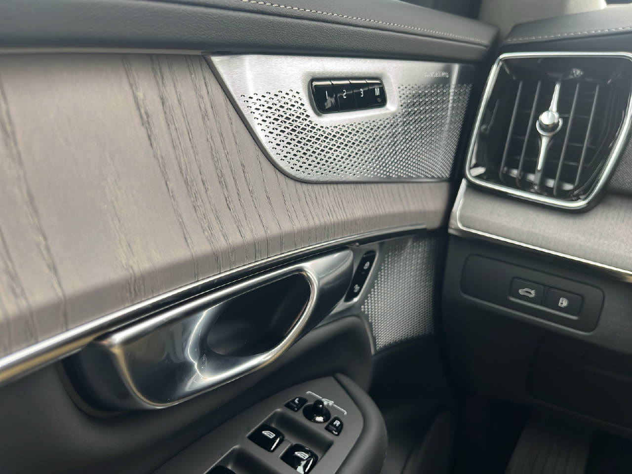 VOLVO XC90 2.0 T8 TE Ultra Dark eAWD XCLUSIVE-image-14