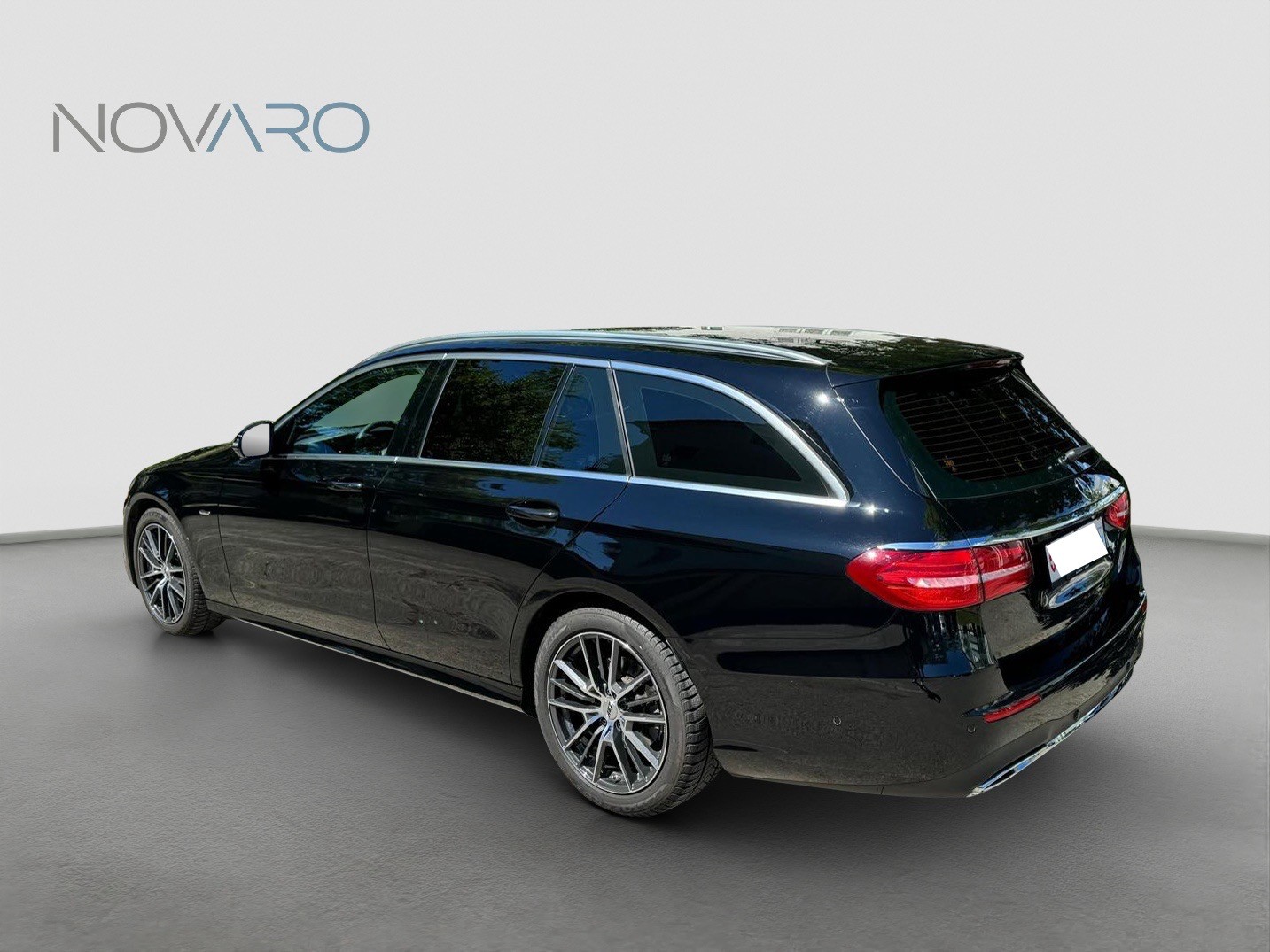 MERCEDES-BENZ E 220 d AMG Line 4Matic 9G-Tronic-image-5