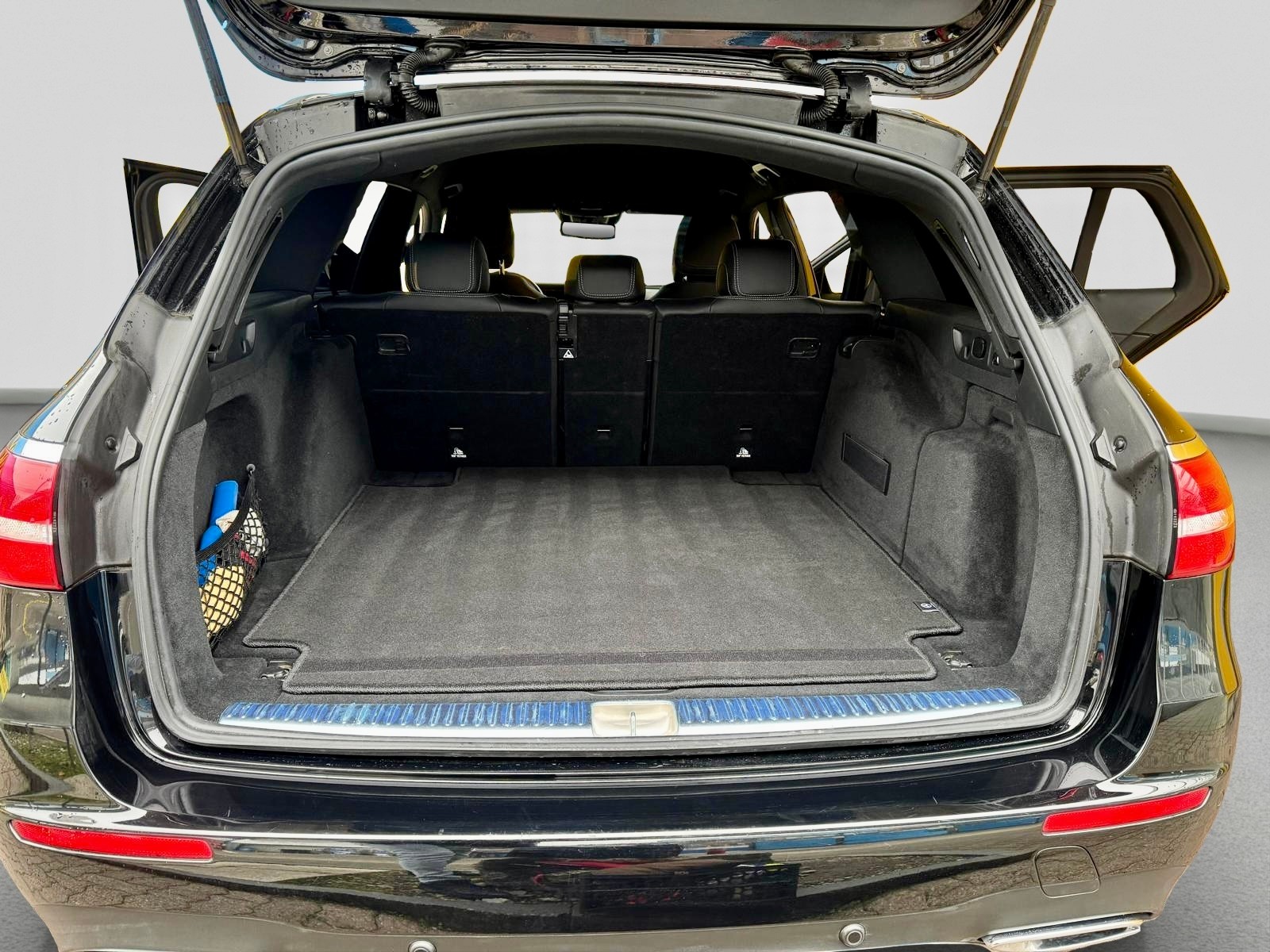 MERCEDES-BENZ E 220 d AMG Line 4Matic 9G-Tronic-image-10