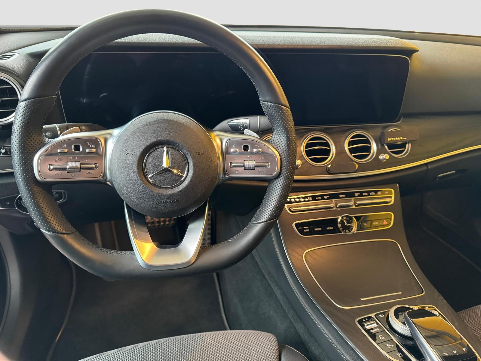 MERCEDES-BENZ E 220 d AMG Line 4Matic 9G-Tronic-image-8