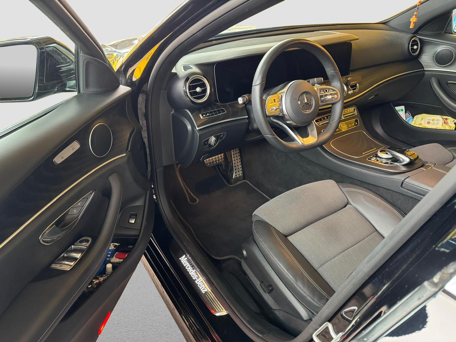 MERCEDES-BENZ E 220 d AMG Line 4Matic 9G-Tronic-image-7