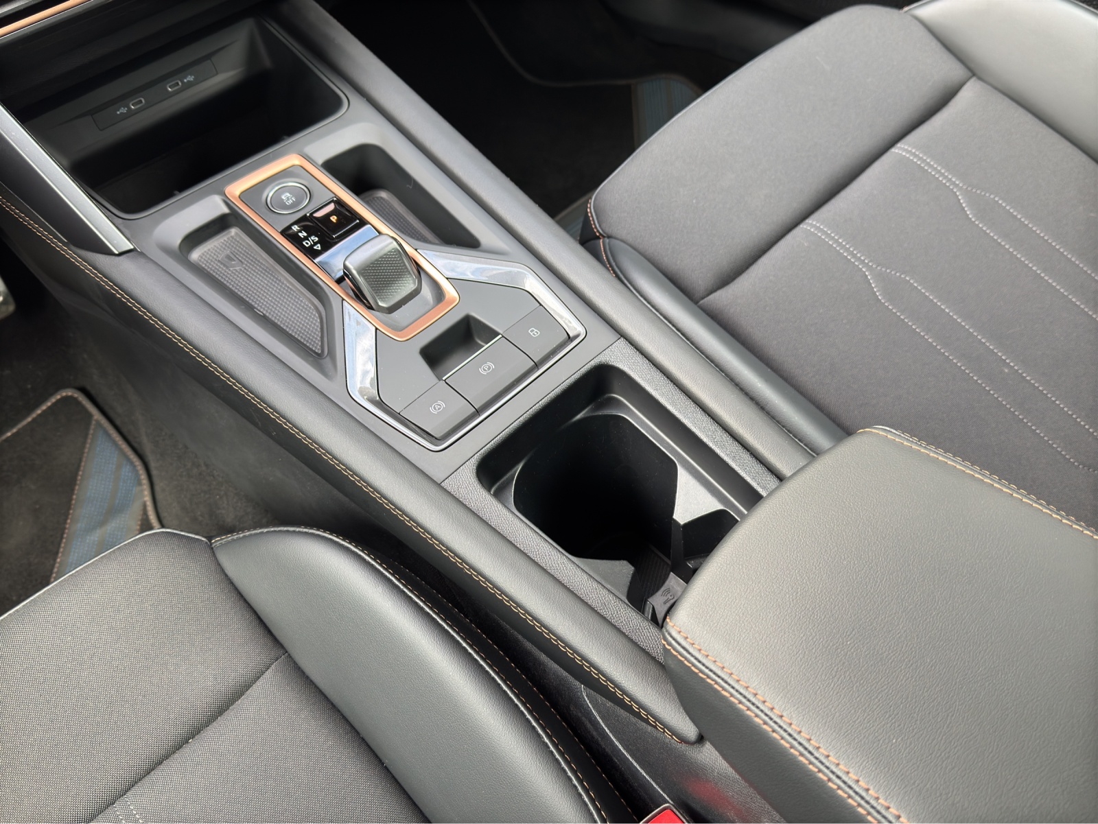 CUPRA Formentor 1.5 eTSI DSG-image-13