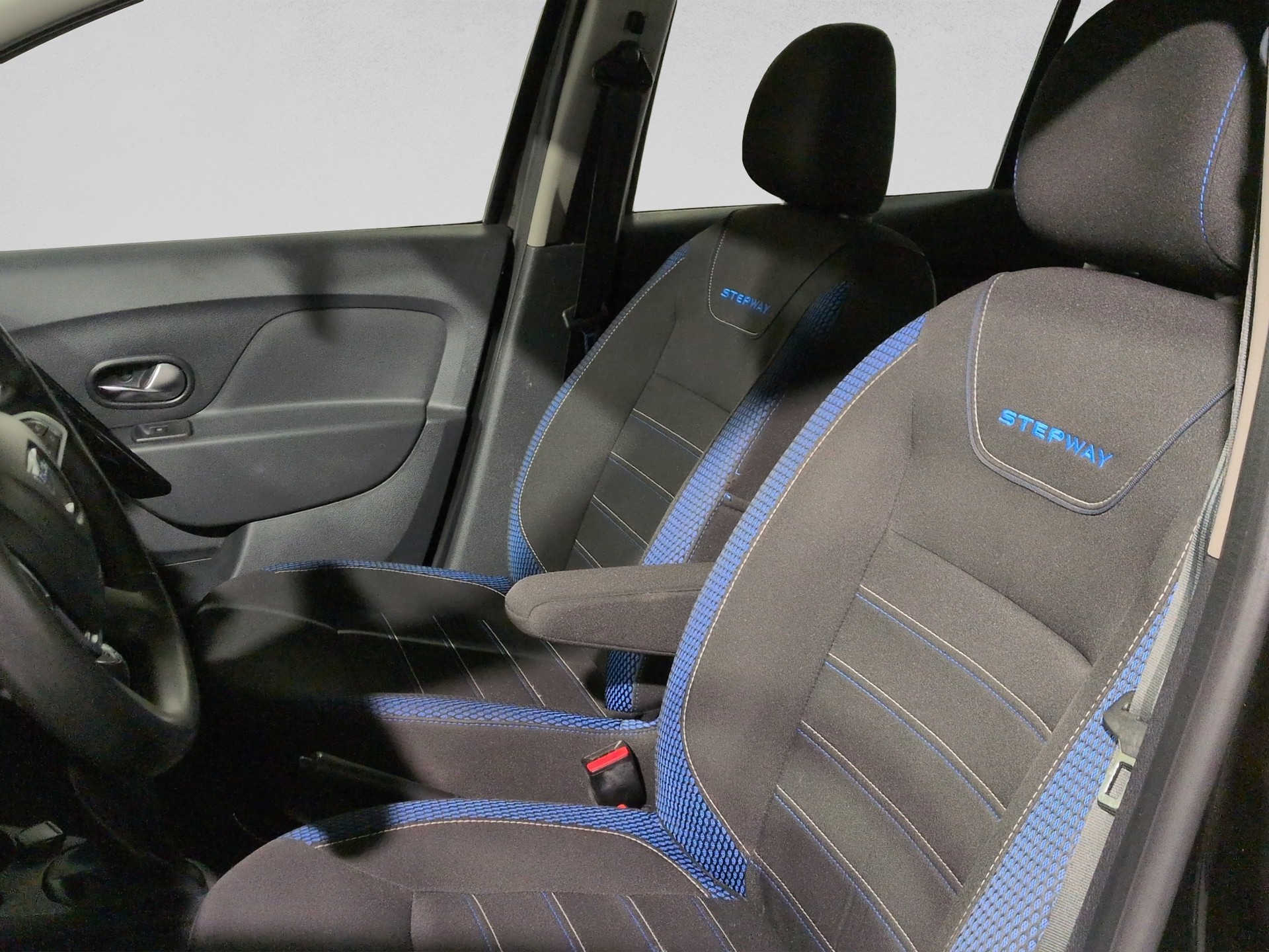 DACIA Sandero TCe 90 Celebration-image-8