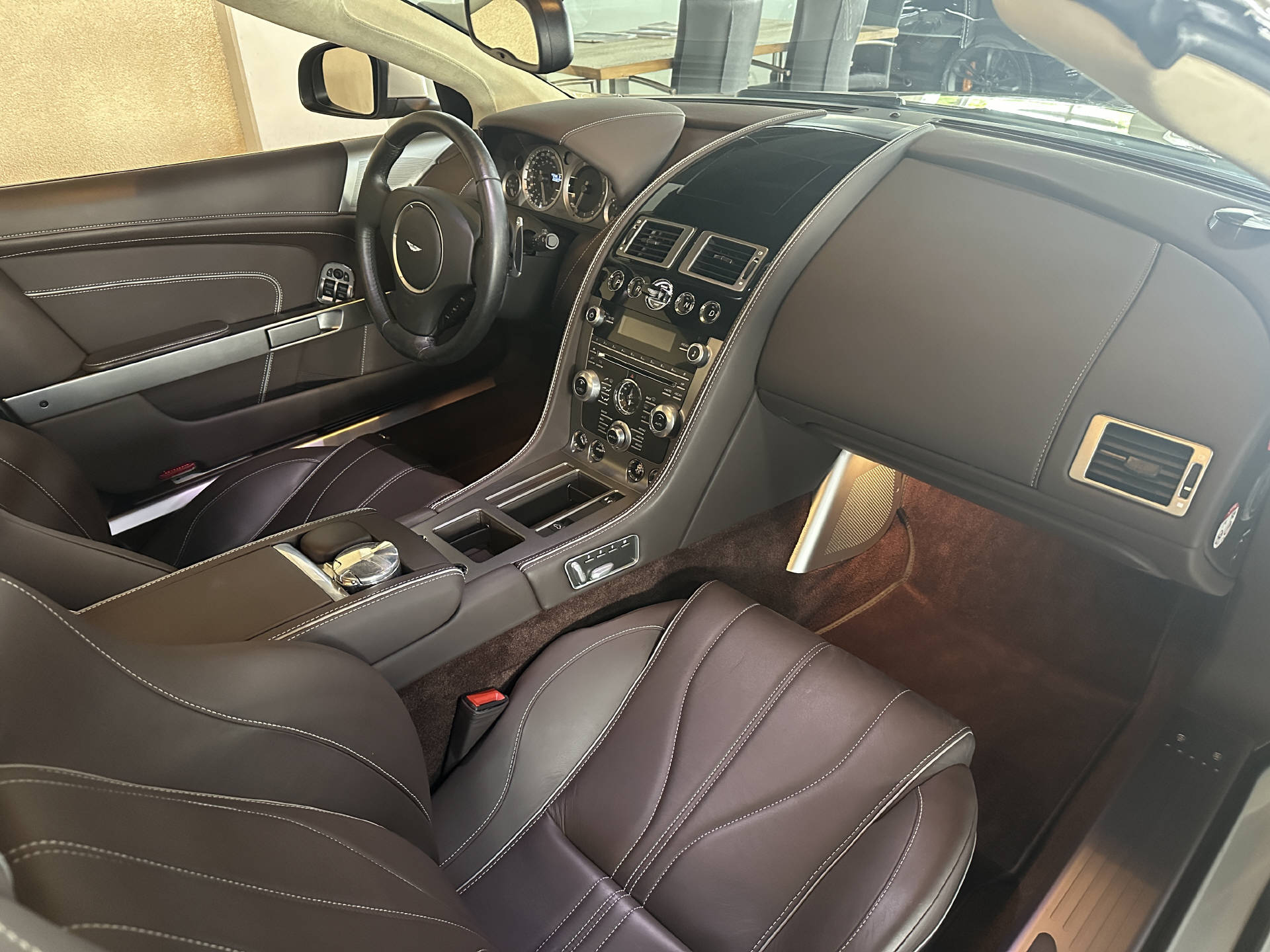 ASTON MARTIN Virage Volante V12 5.9-48 Touchtronic2-image-11
