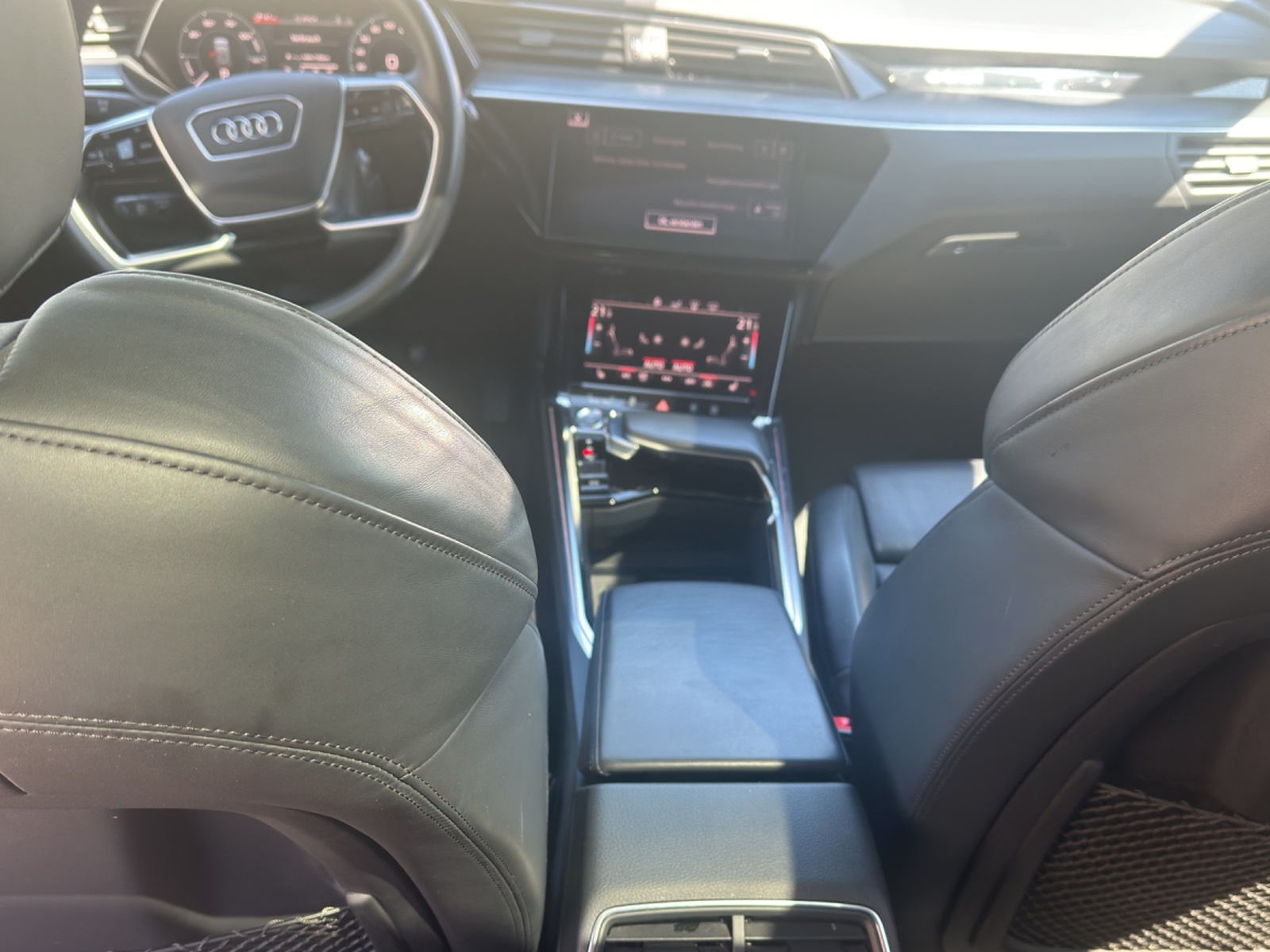AUDI e-tron 55 Advanced quattro-image-9