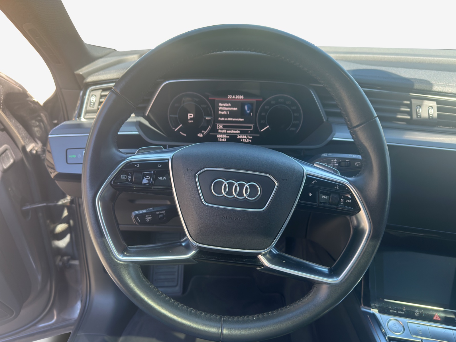 AUDI e-tron 55 Advanced quattro-image-10