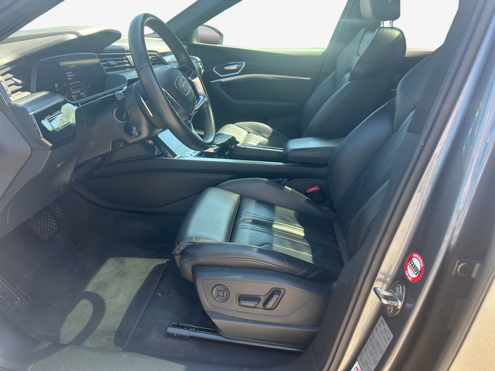 AUDI e-tron 55 Advanced quattro-image-8