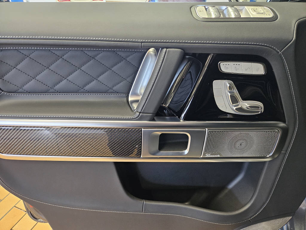 MERCEDES-BENZ G 63 AMG-image-9