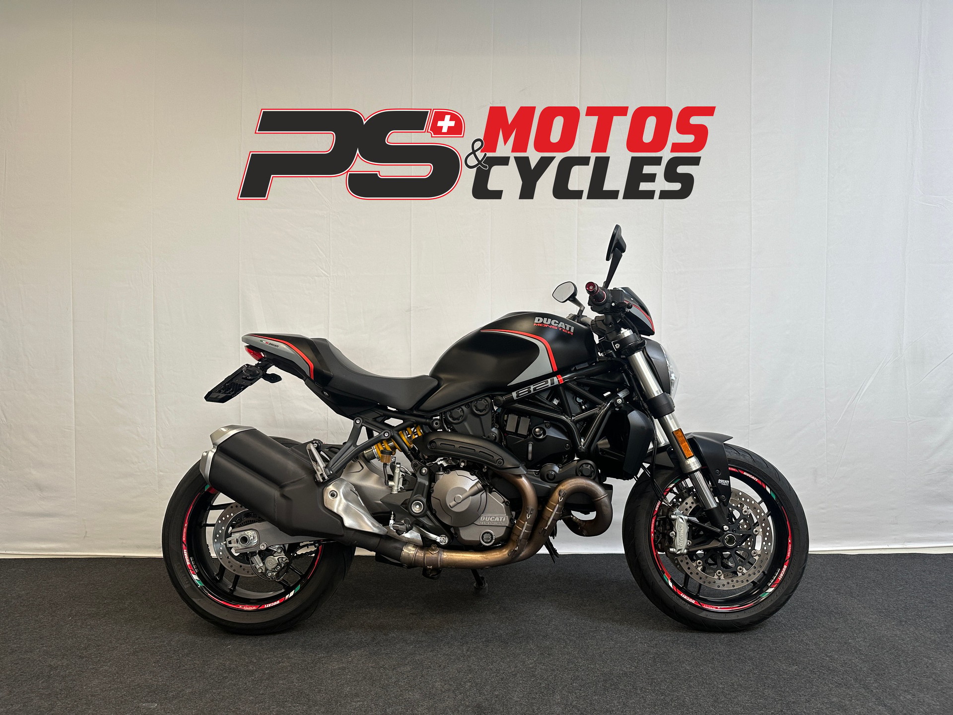 DUCATI Monster 821 Stealth