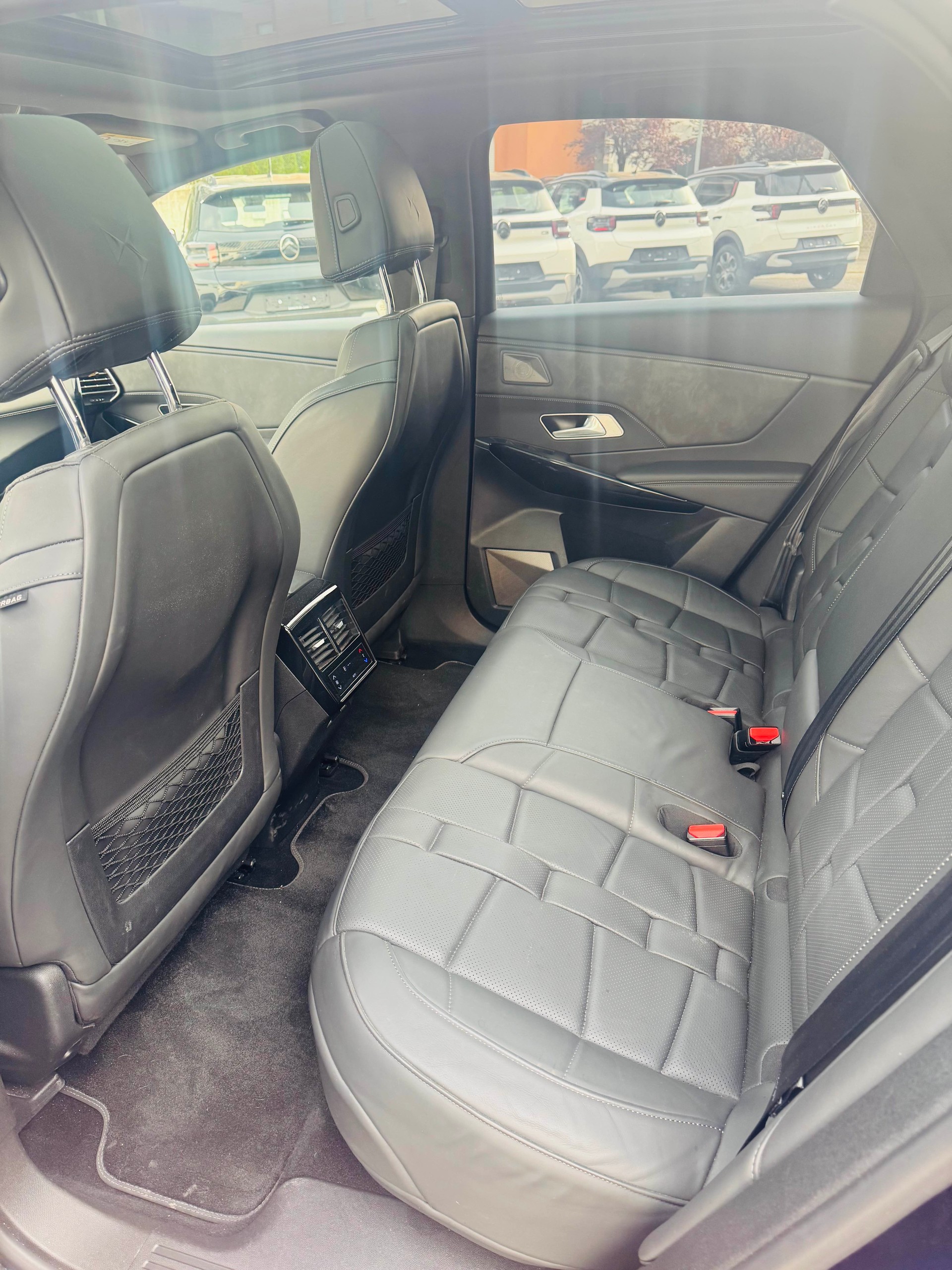 DS AUTOMOBILES DS 7 Crossback E-Tense 300 4x4 Louvre-image-9