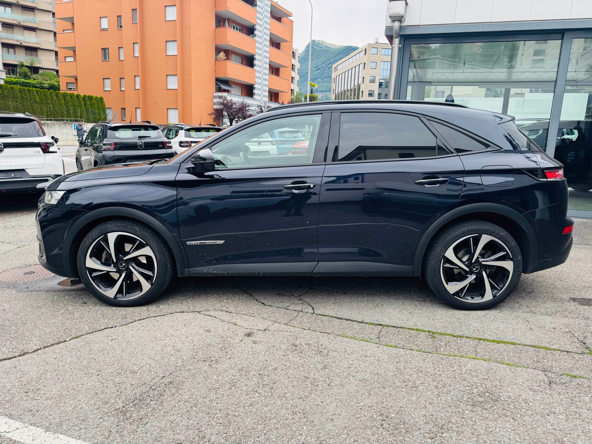 DS AUTOMOBILES DS 7 Crossback E-Tense 300 4x4 Louvre-image-2