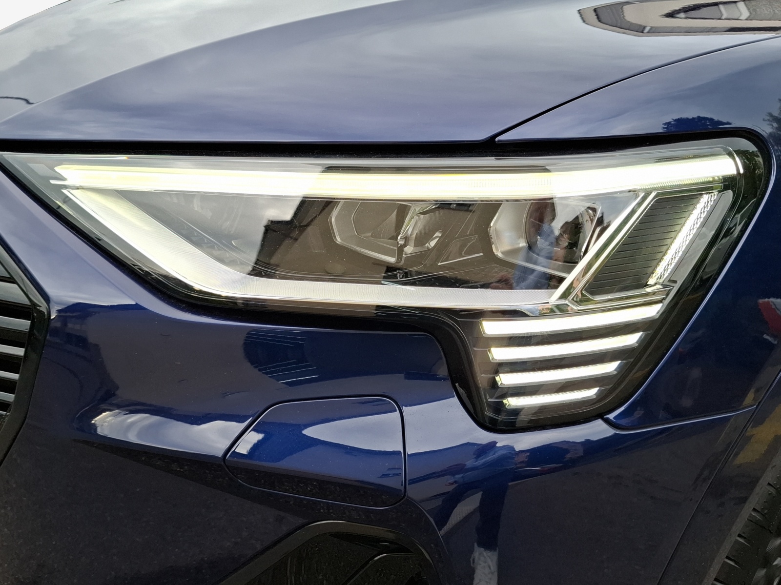 AUDI e-tron 55 Sportback S Line quattro-image-16
