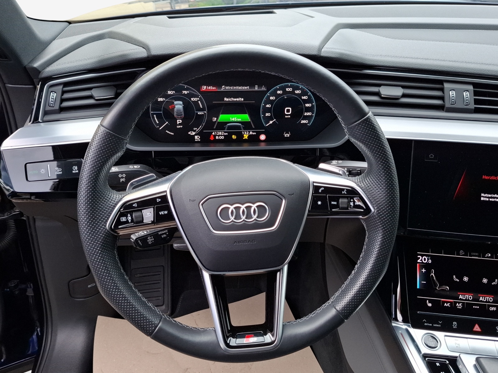 AUDI e-tron 55 Sportback S Line quattro-image-10