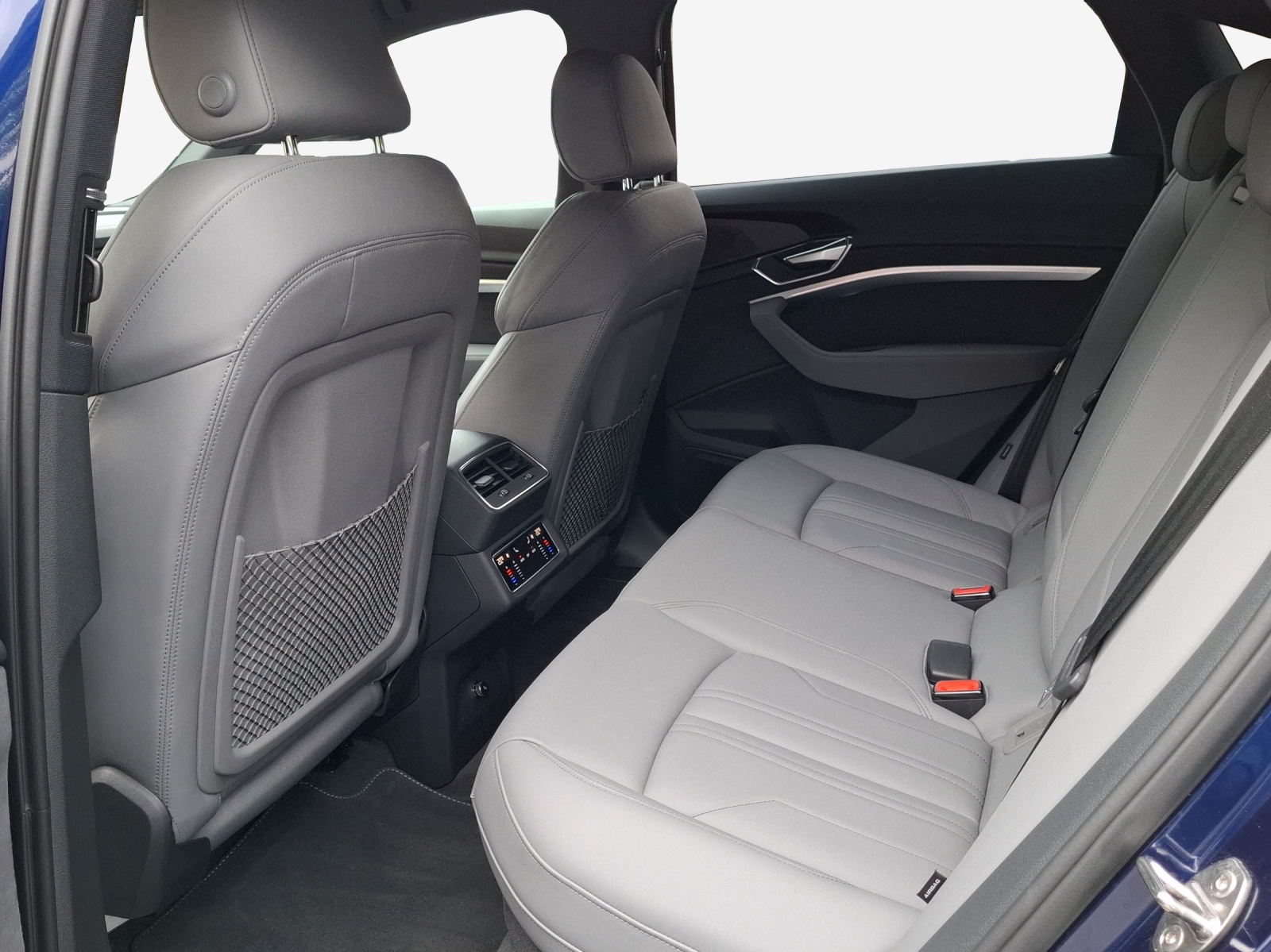 AUDI e-tron 55 Sportback S Line quattro-image-12