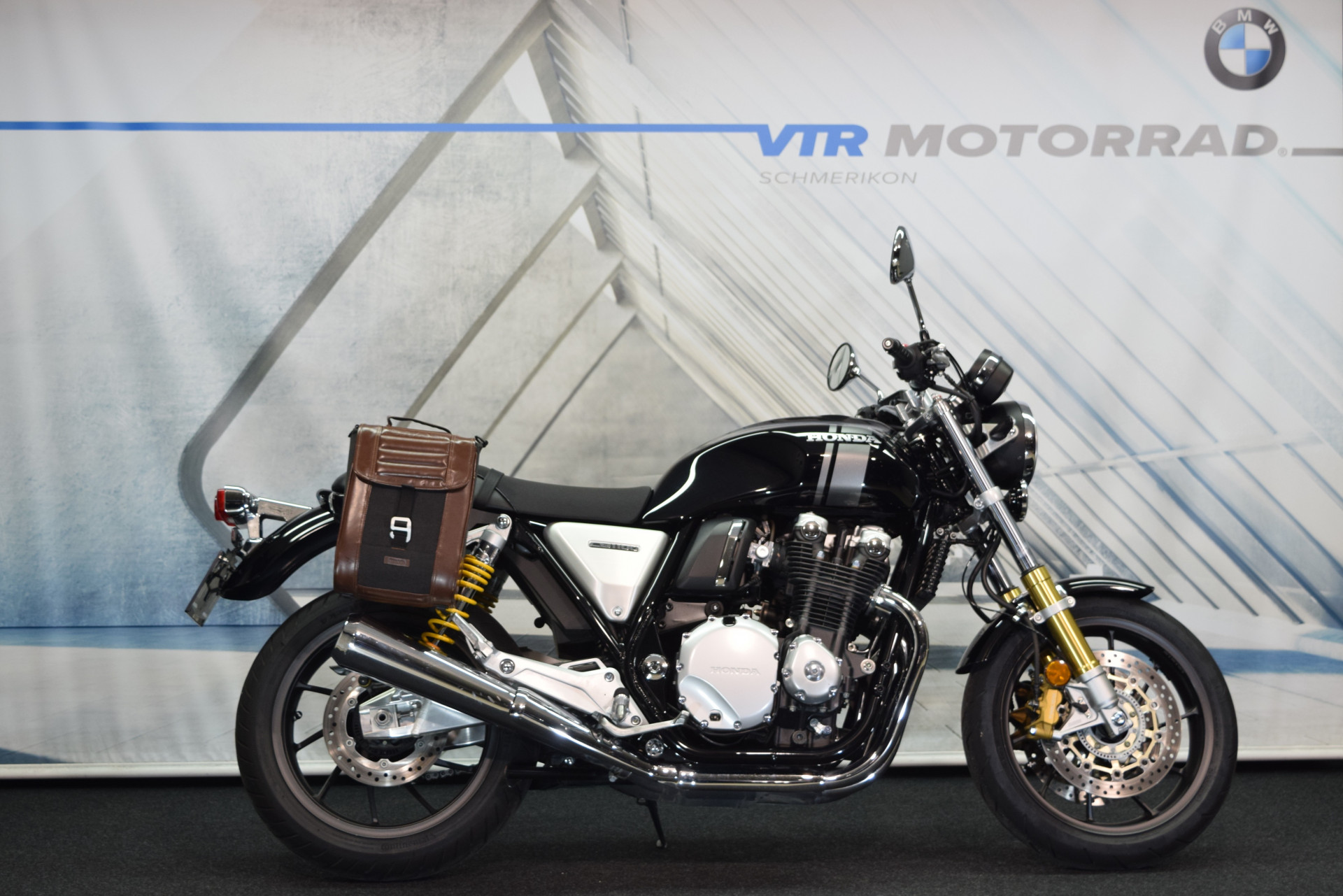 HONDA CB 1100 RS Inkl. Seitentaschen & Lenkerendspiegel-showroom-element-1