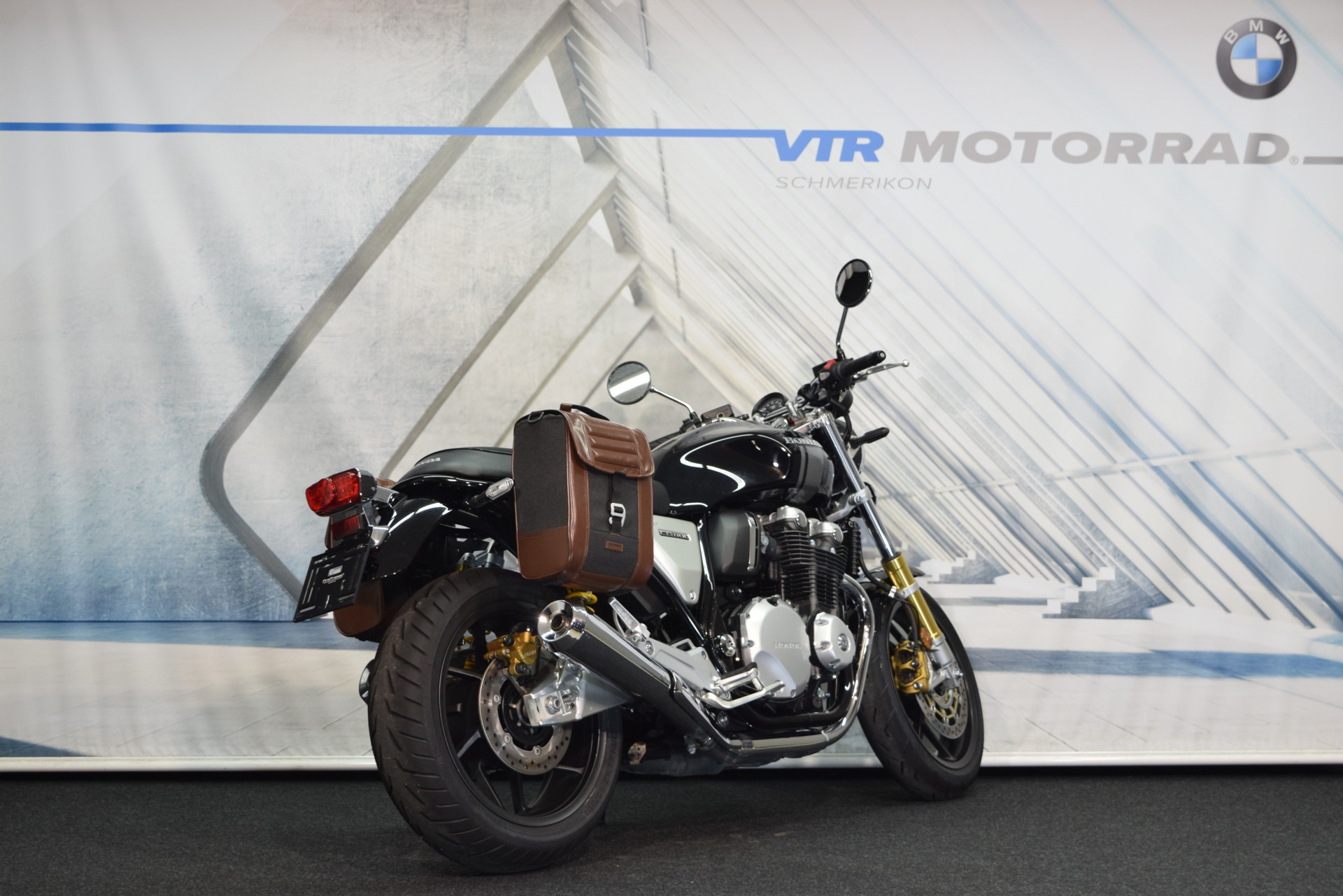 HONDA CB 1100 RS Inkl. Seitentaschen & Lenkerendspiegel-showroom-element-2