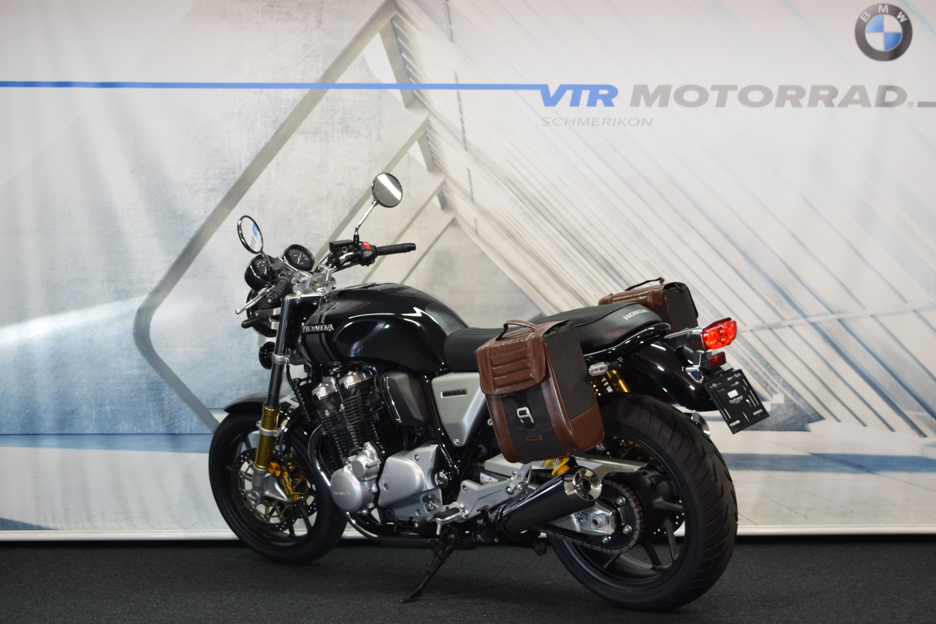 HONDA CB 1100 RS Inkl. Seitentaschen & Lenkerendspiegel-showroom-element-3