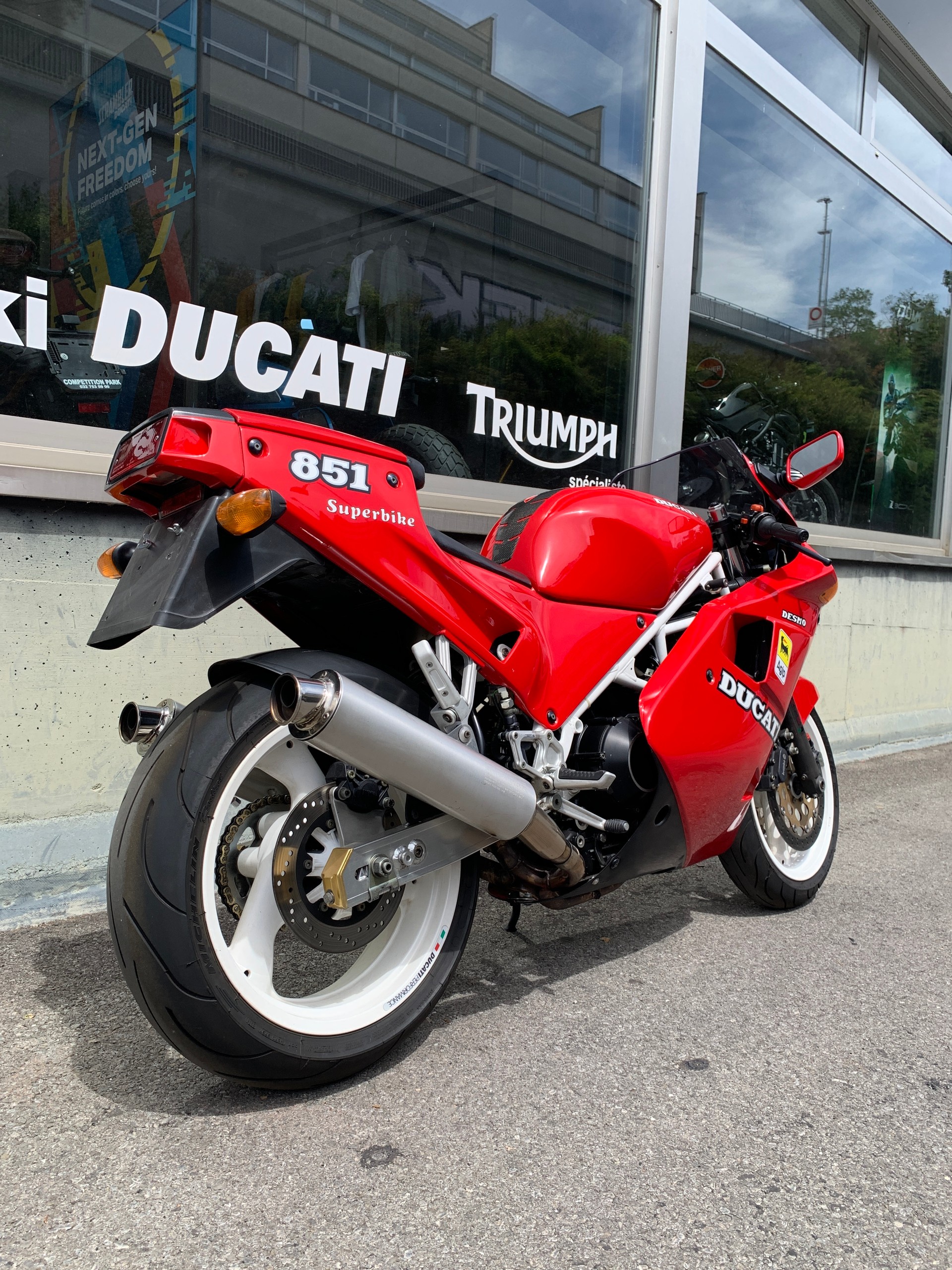 DUCATI 851 Superbike-showroom-element-3