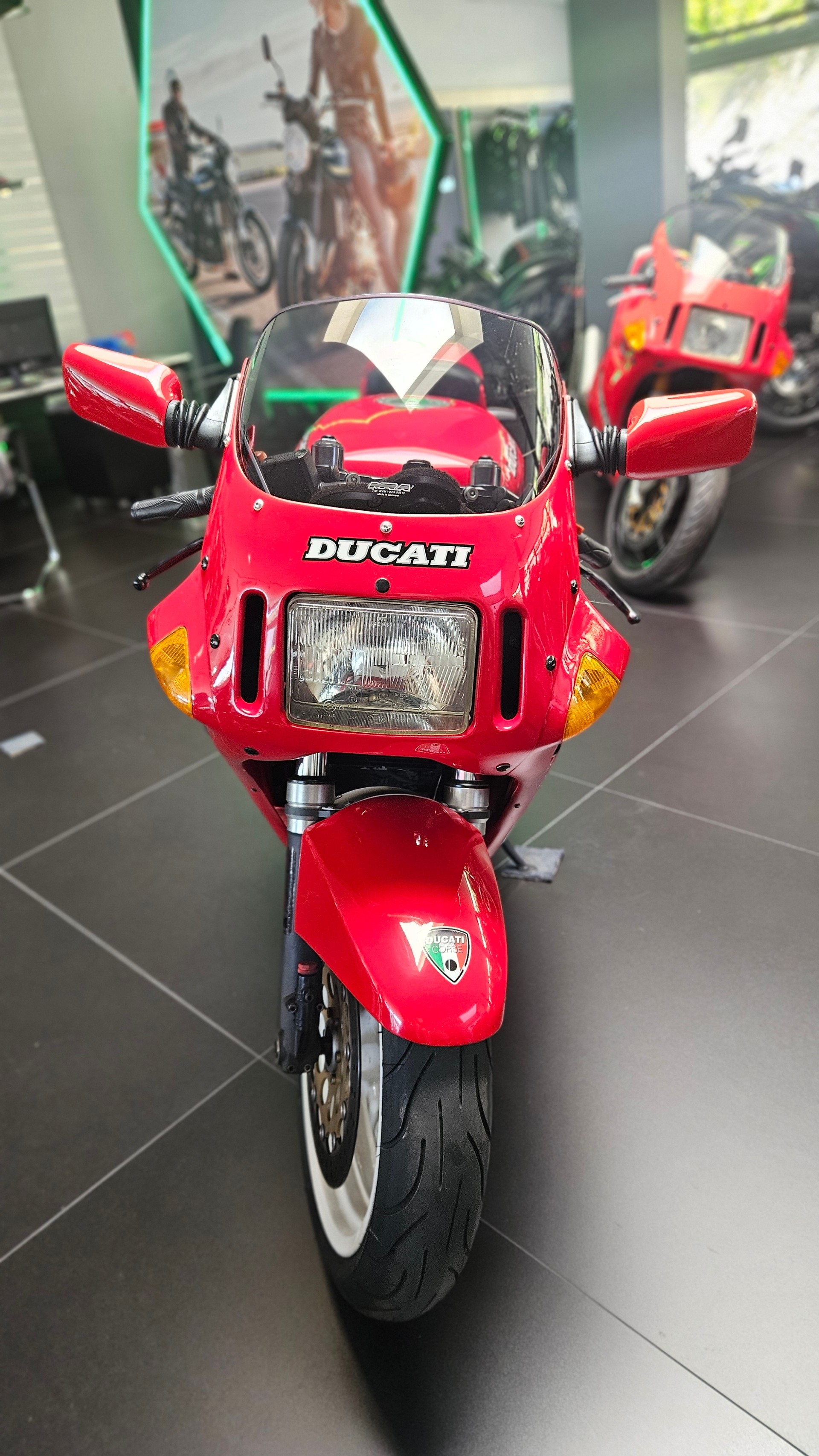 DUCATI 851 Superbike-showroom-element-2