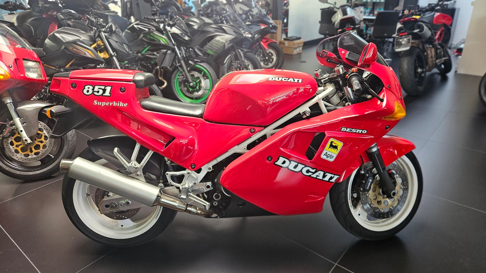 DUCATI 851 Superbike-showroom-element-1