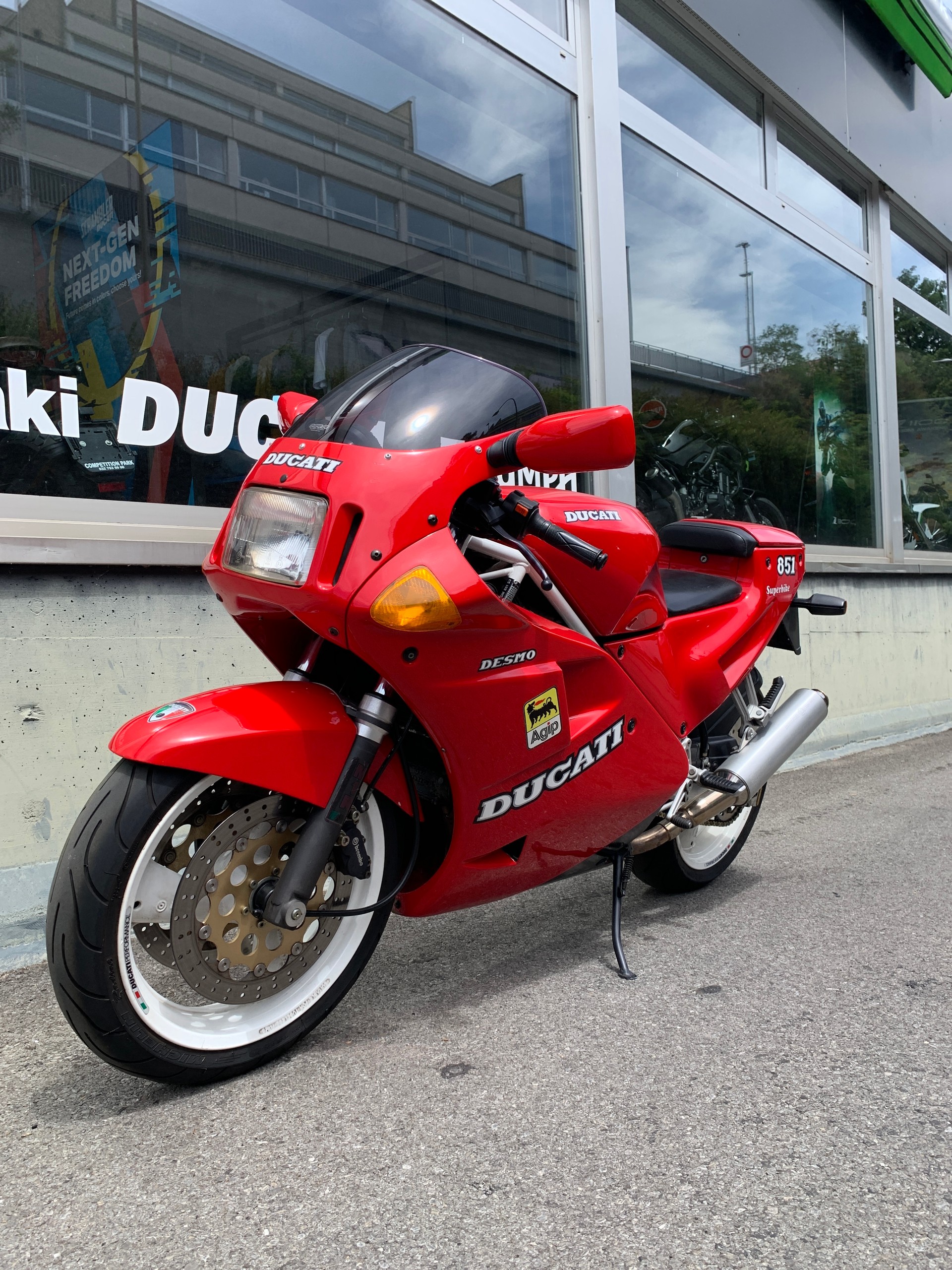 DUCATI 851 Superbike-showroom-element-2