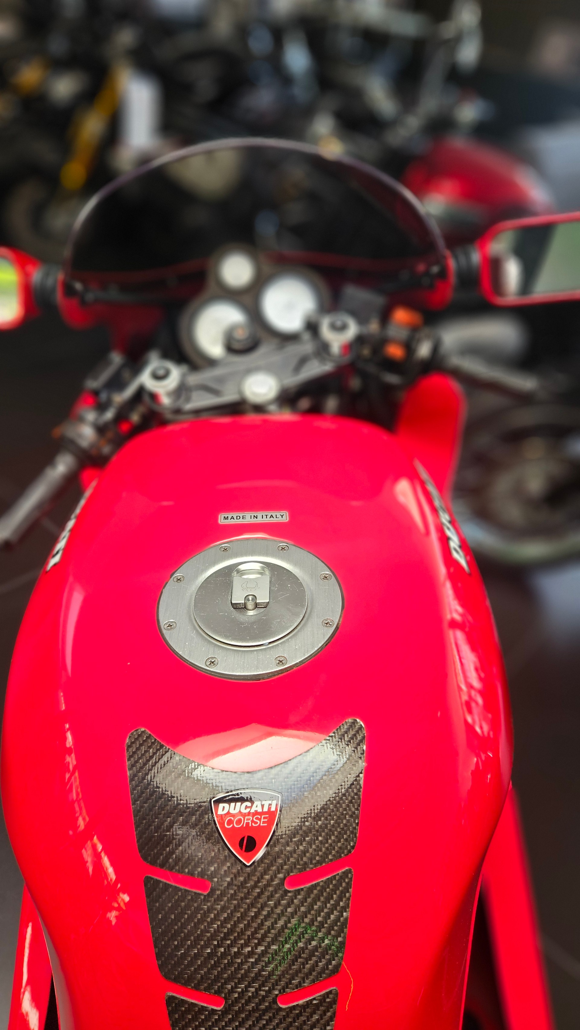 DUCATI 851 Superbike-showroom-element-3