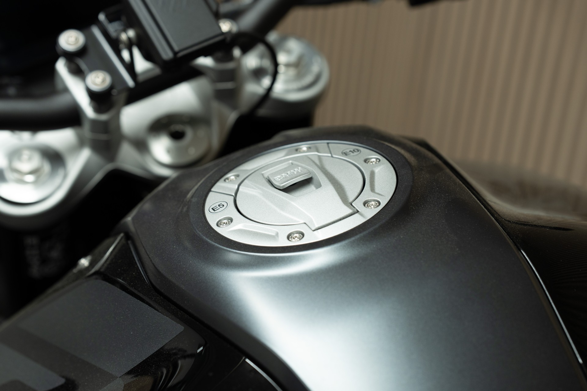 BMW F 900 R A2 mit Remus Sportschalldämpfer-showroom-element-3