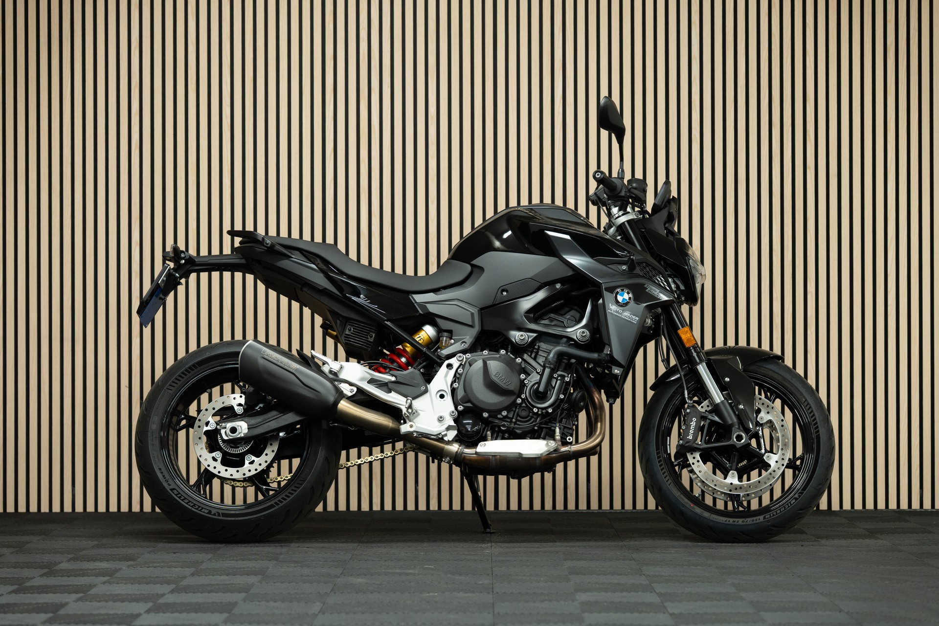 BMW F 900 R A2 mit Remus Sportschalldämpfer