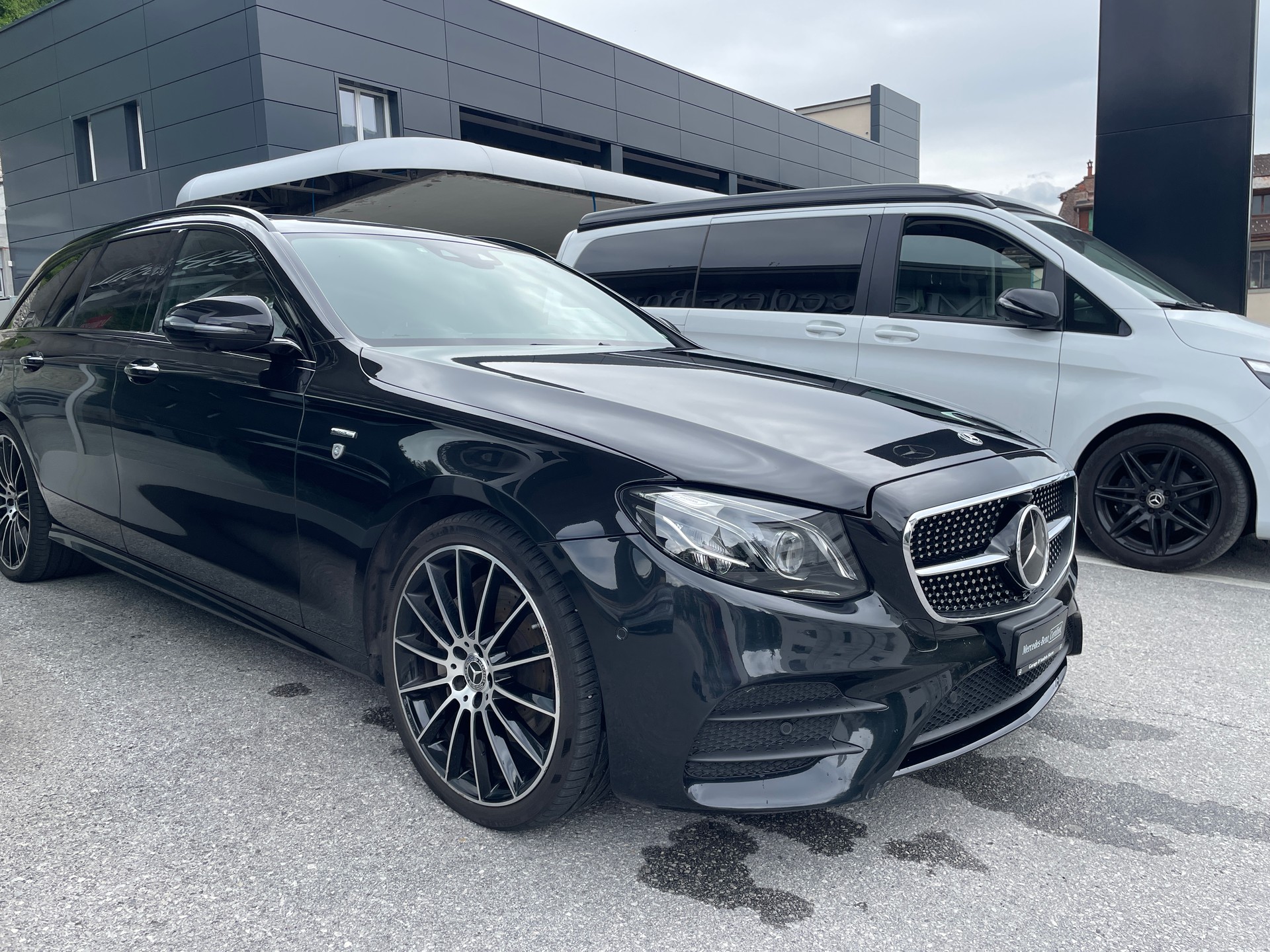 MERCEDES-BENZ E 220 d Swiss Star AMG Line 4Matic 9G-Tronic-showroom-element-2