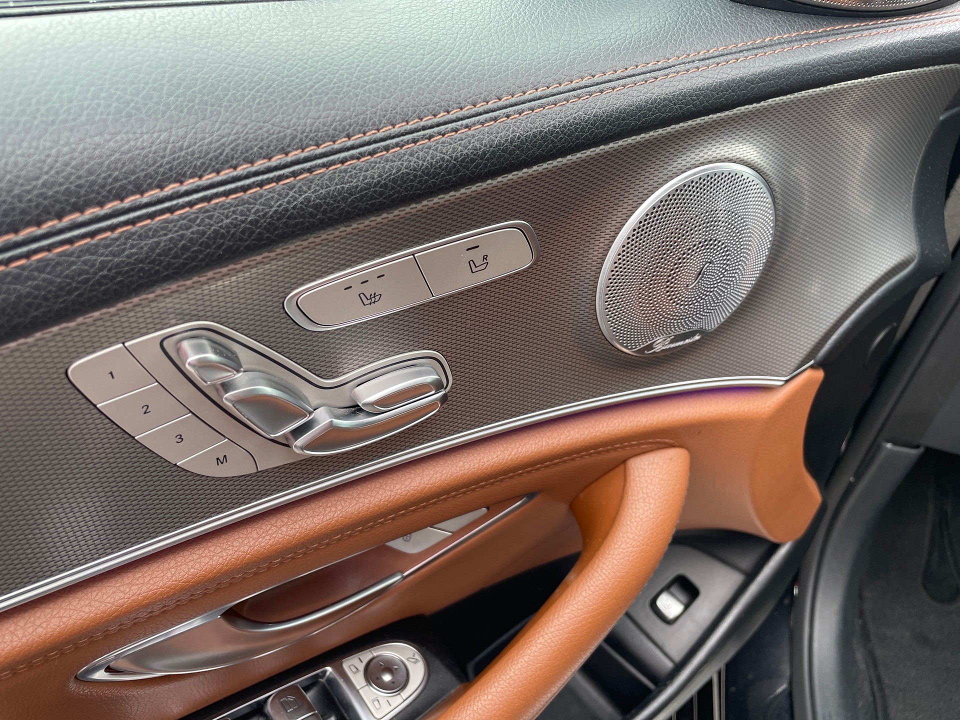 MERCEDES-BENZ E 220 d Swiss Star AMG Line 4Matic 9G-Tronic-image-10