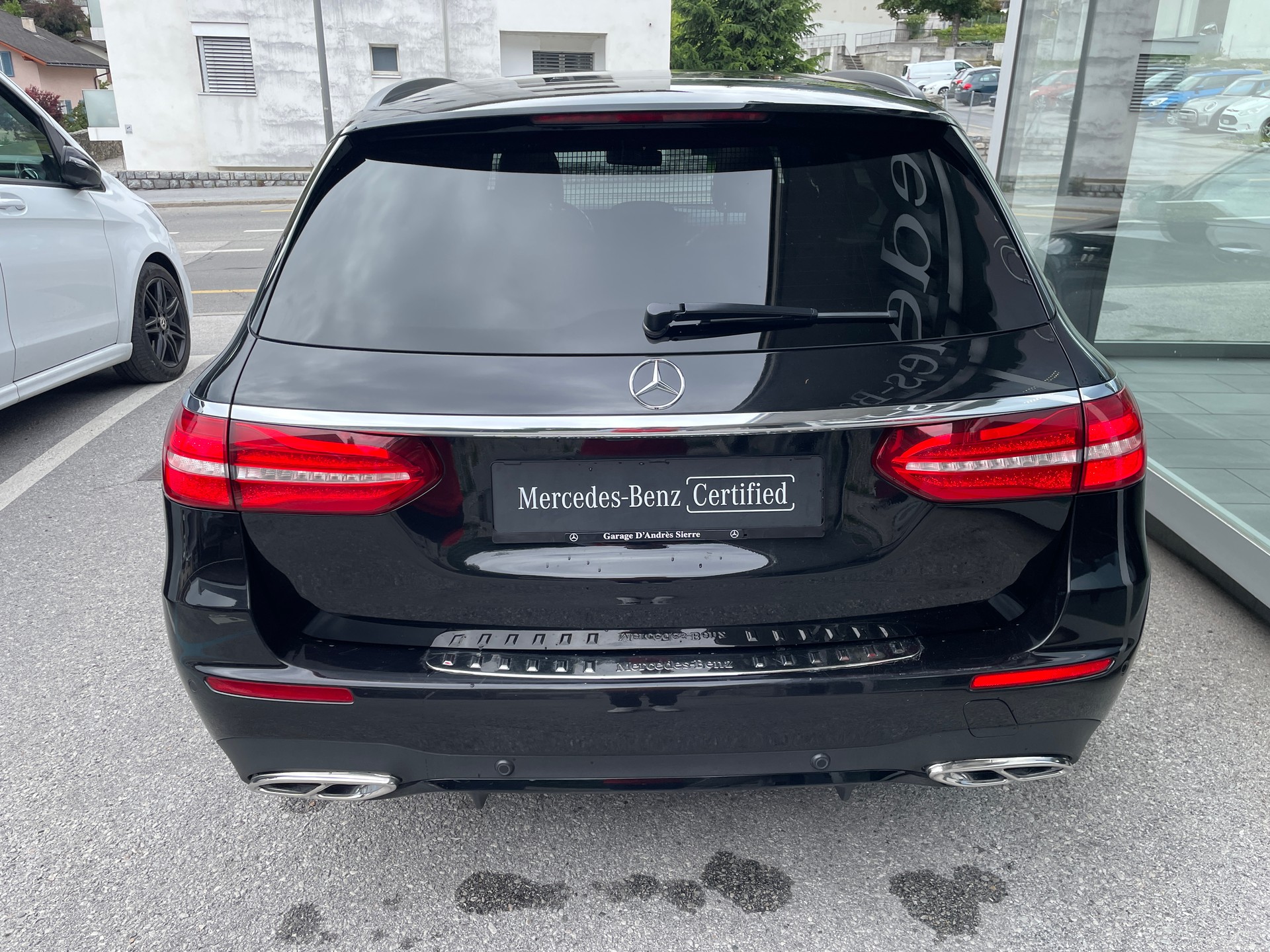 MERCEDES-BENZ E 220 d Swiss Star AMG Line 4Matic 9G-Tronic-image-4