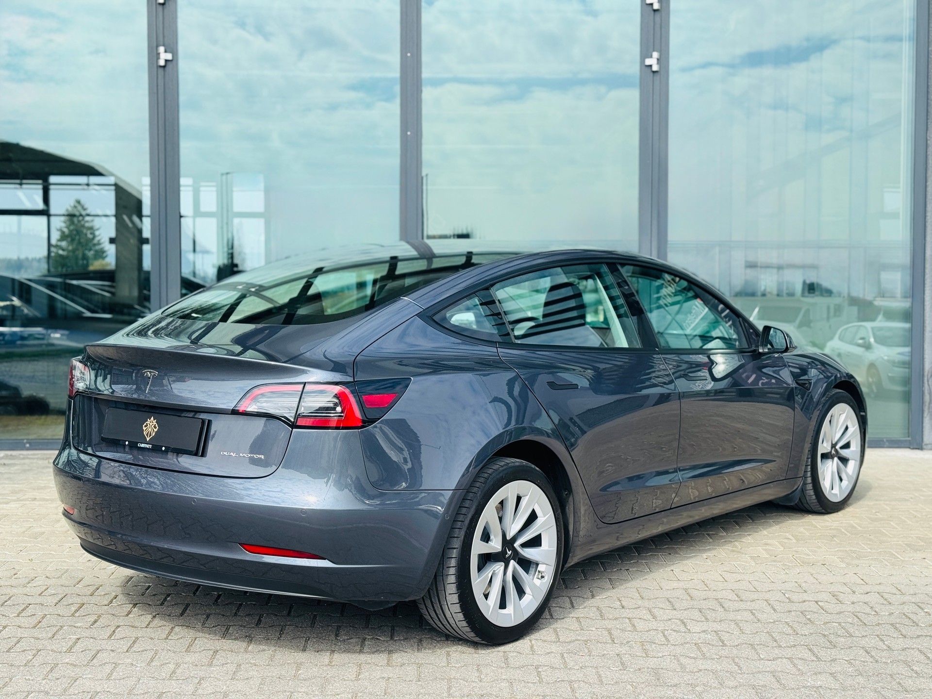 TESLA Model 3 Long Range Dual Motor AWD-image-5