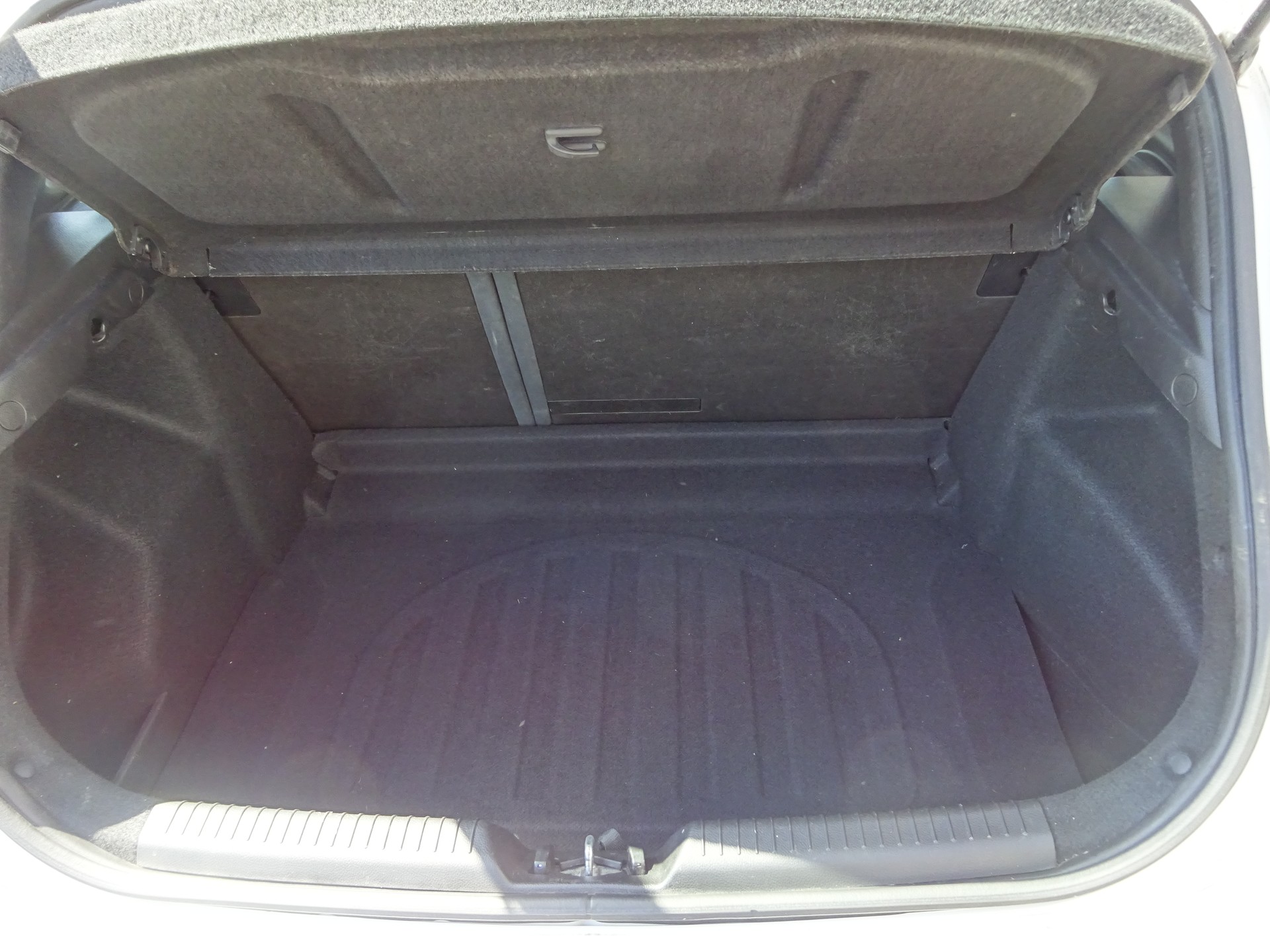 HYUNDAI i30 1.4 Comfort-image-13