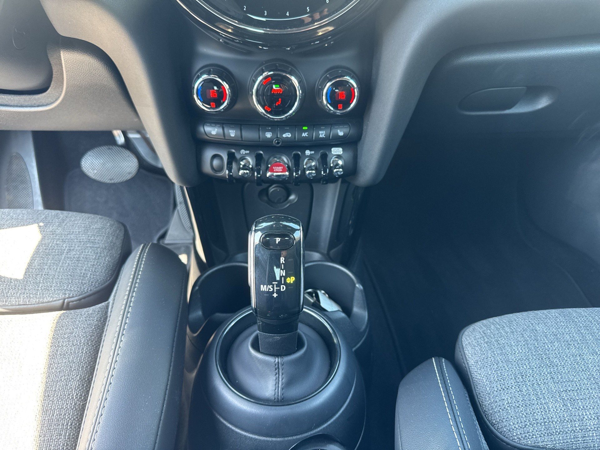 MINI Cooper Camden Edition Steptronic DKG-image-12