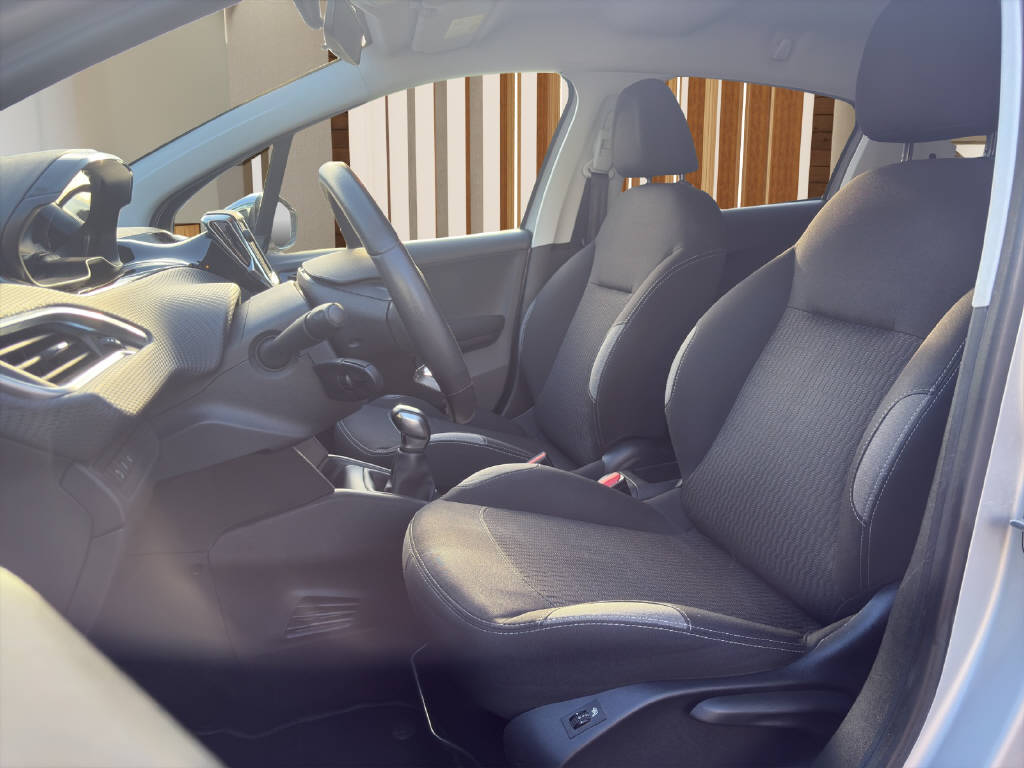 PEUGEOT 208 1.2 PureTech Style S/S-image-8
