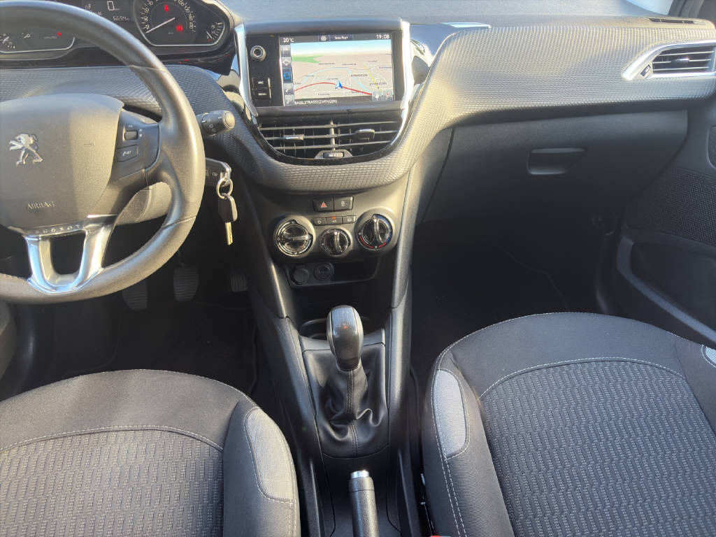 PEUGEOT 208 1.2 PureTech Style S/S-image-11