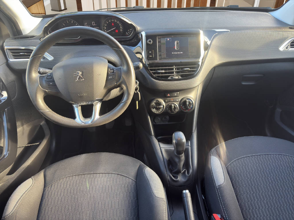 PEUGEOT 208 1.2 PureTech Style S/S-image-9