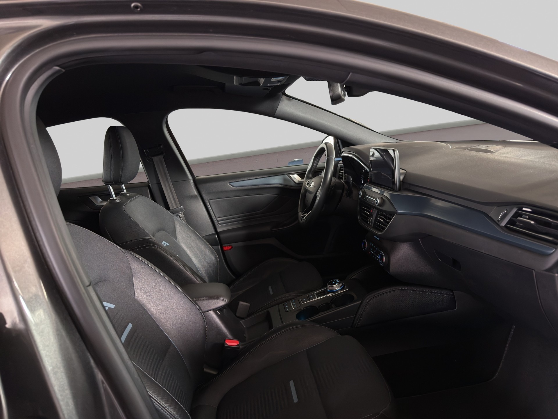 FORD Focus 2.0 TDCi ST Line Automatic-image-9