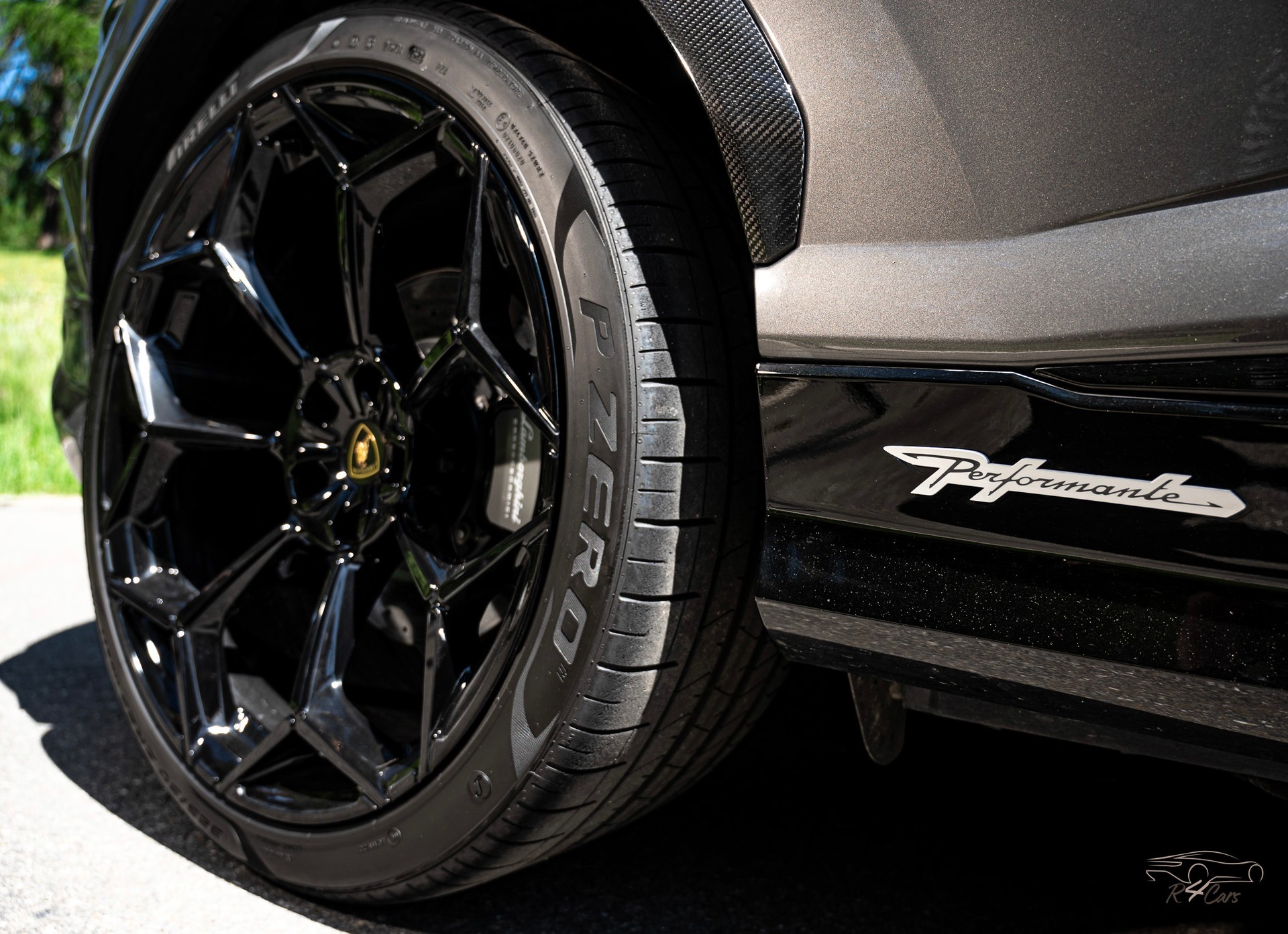 LAMBORGHINI Performante-image-7