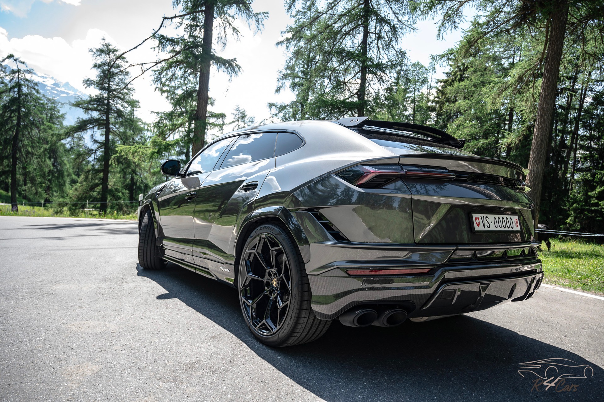 LAMBORGHINI Performante-image-1