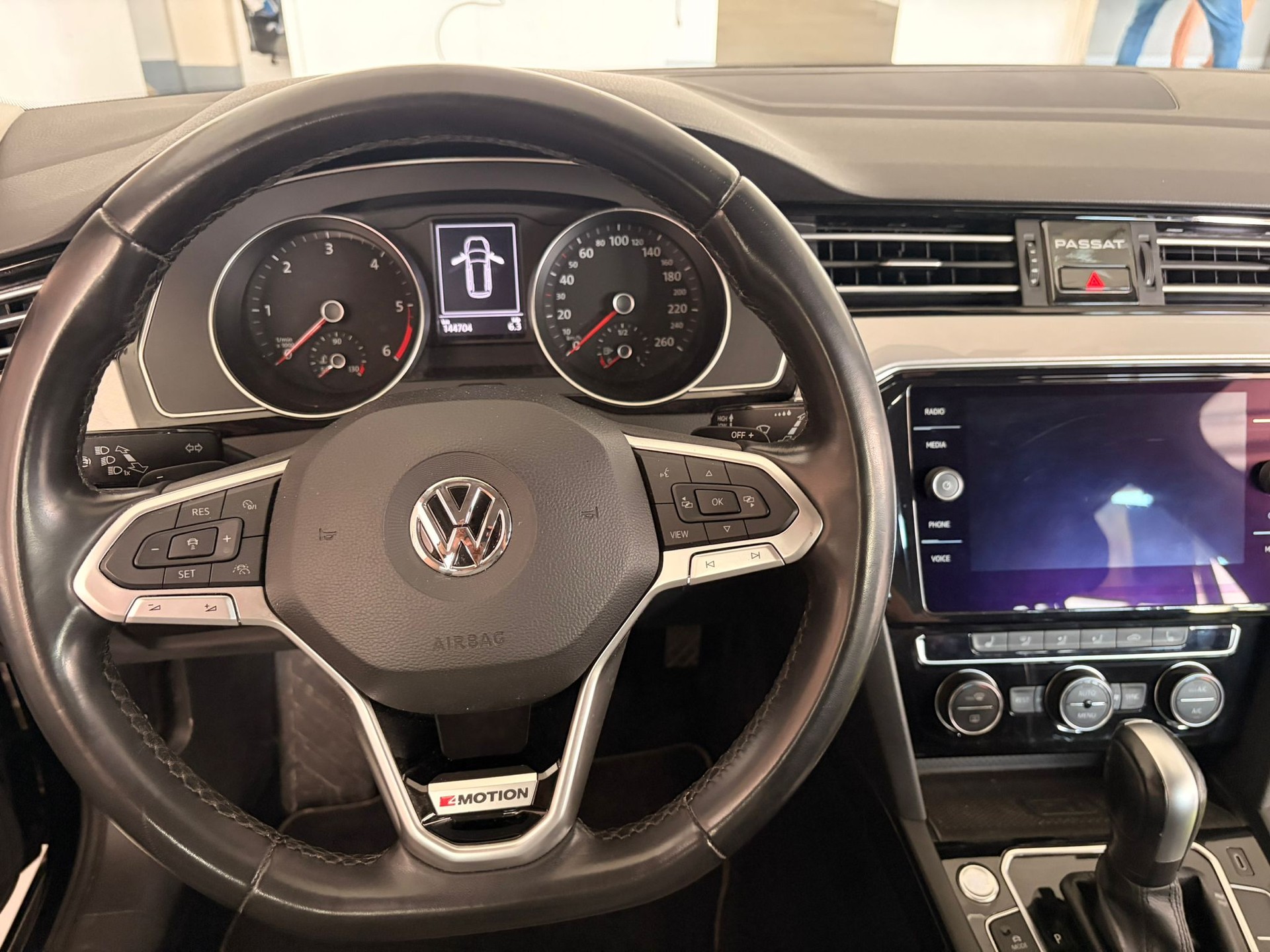 VW Passat 2.0 TDI BMT Business 4Motion DSG-image-5