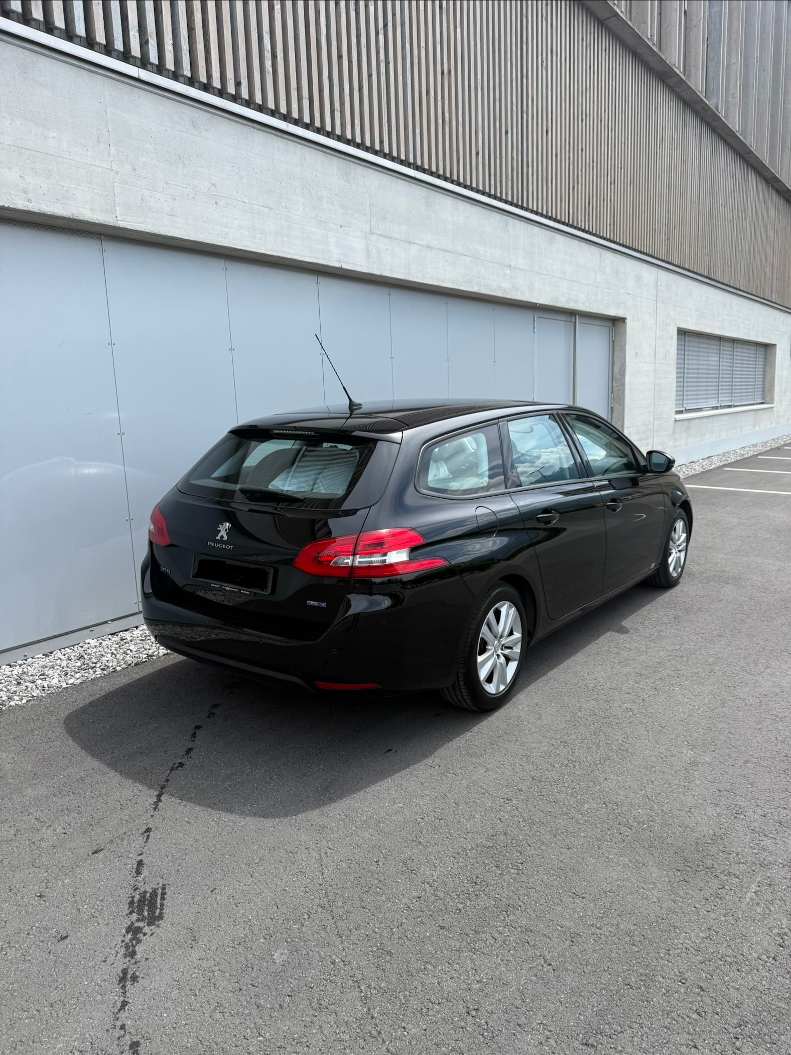 PEUGEOT 308 SW 1.6 BlueHDI Allure Automatic-image-5