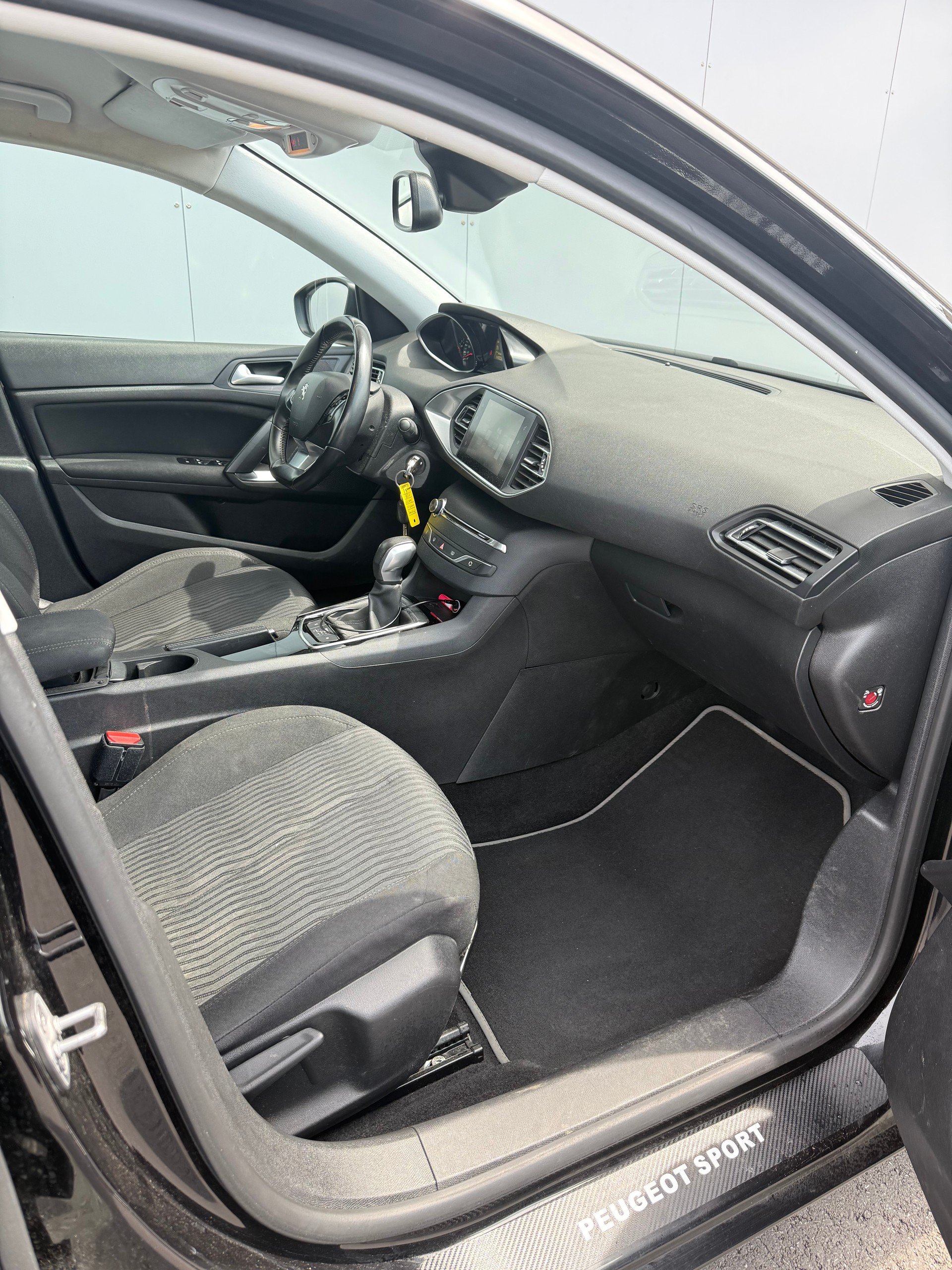 PEUGEOT 308 SW 1.6 BlueHDI Allure Automatic-image-11