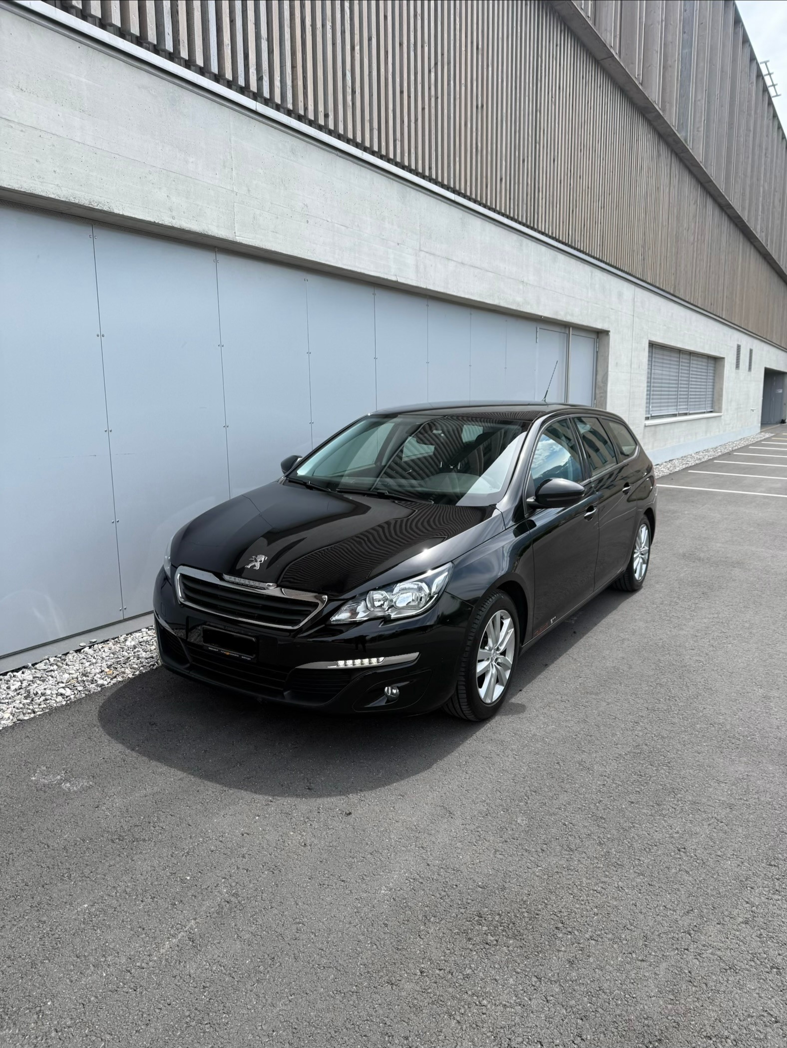 PEUGEOT 308 SW 1.6 BlueHDI Allure Automatic-image-1